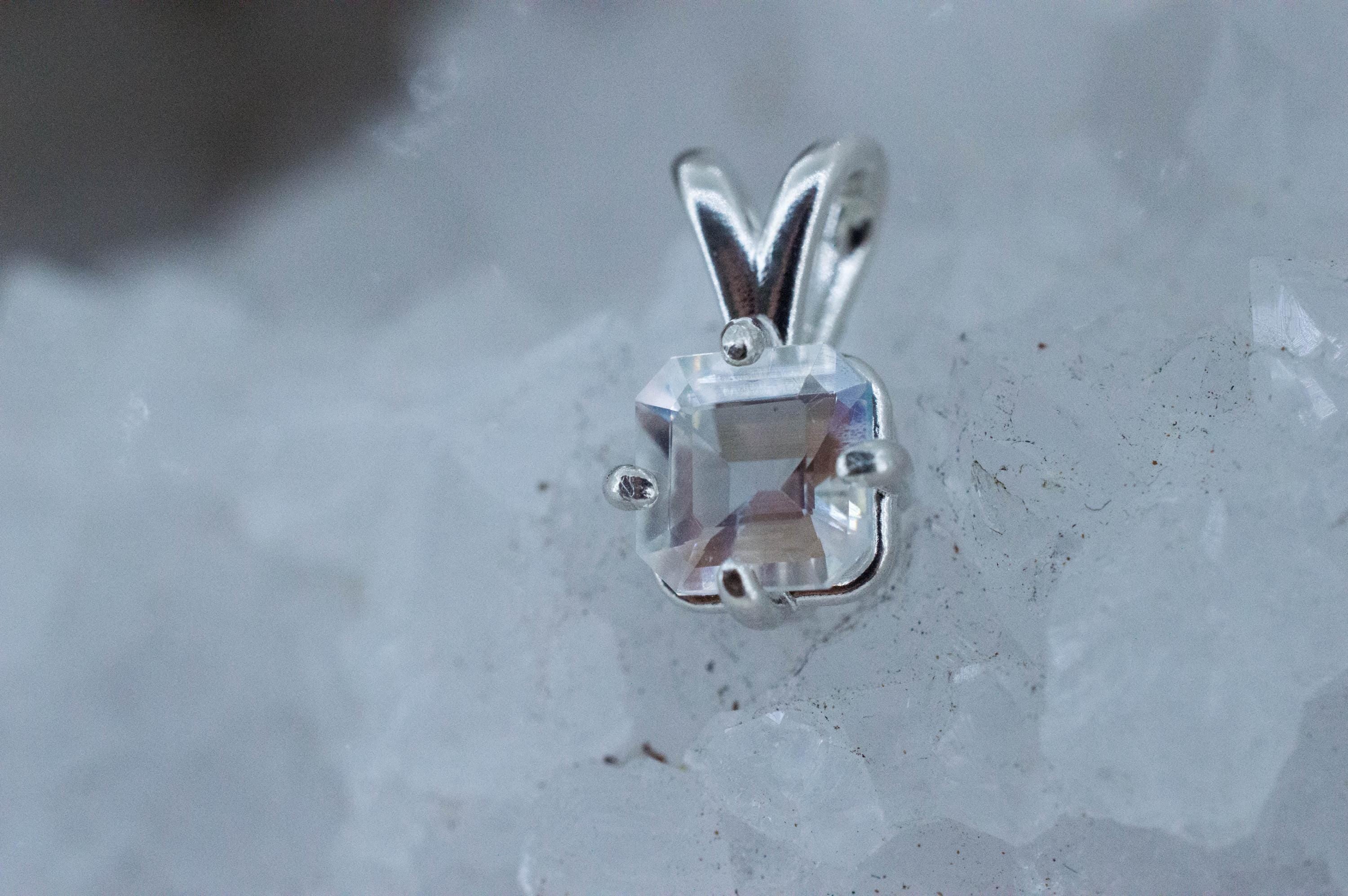 Rainbow Moonstone Pendant, Natural Untreated Madagascar Moonstone; 1.030cts