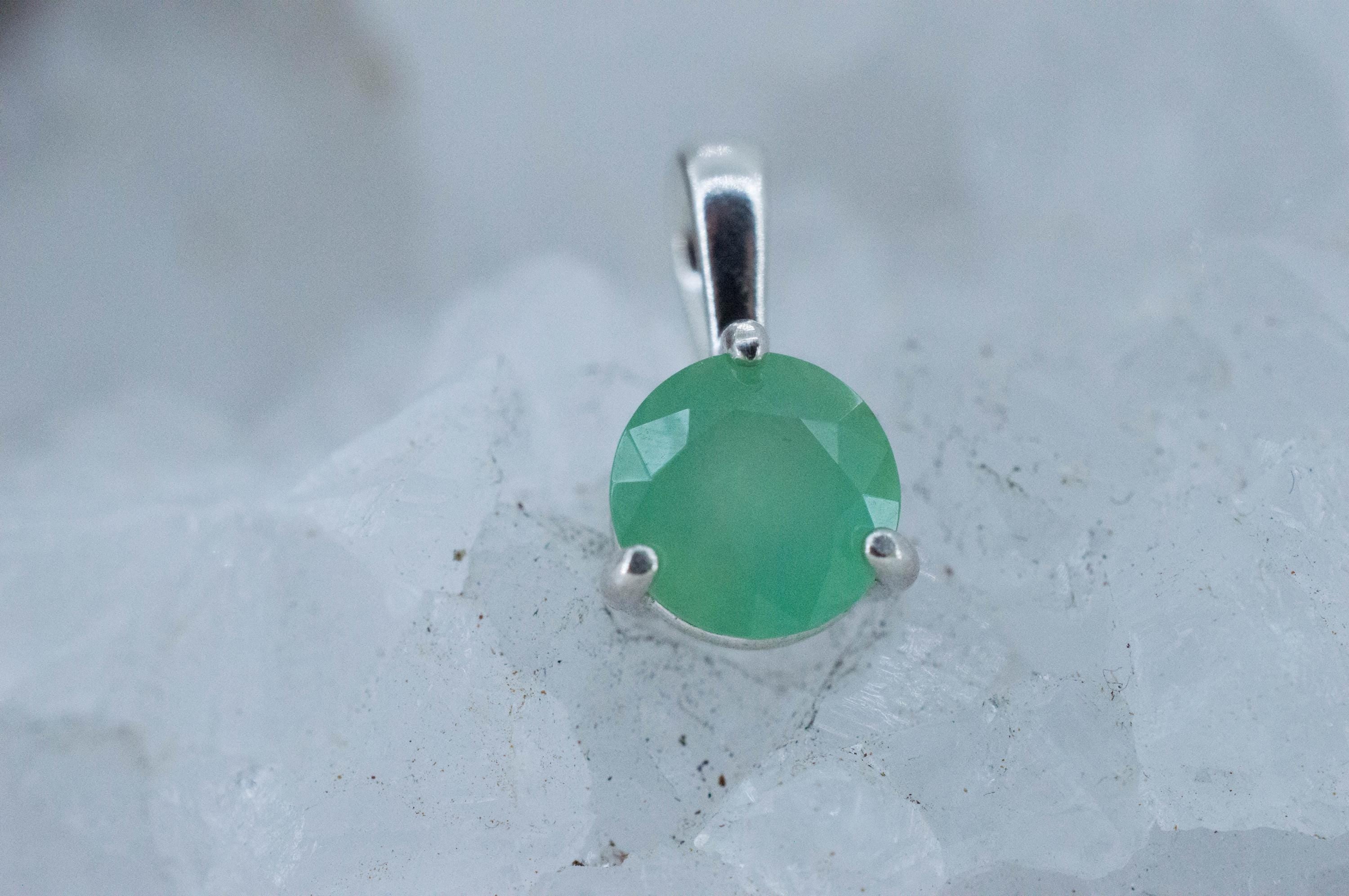 Chrysoprase Pendant; Natural Untreated Australia Chrysoprase; 1.040cts - Mark Oliver Gems