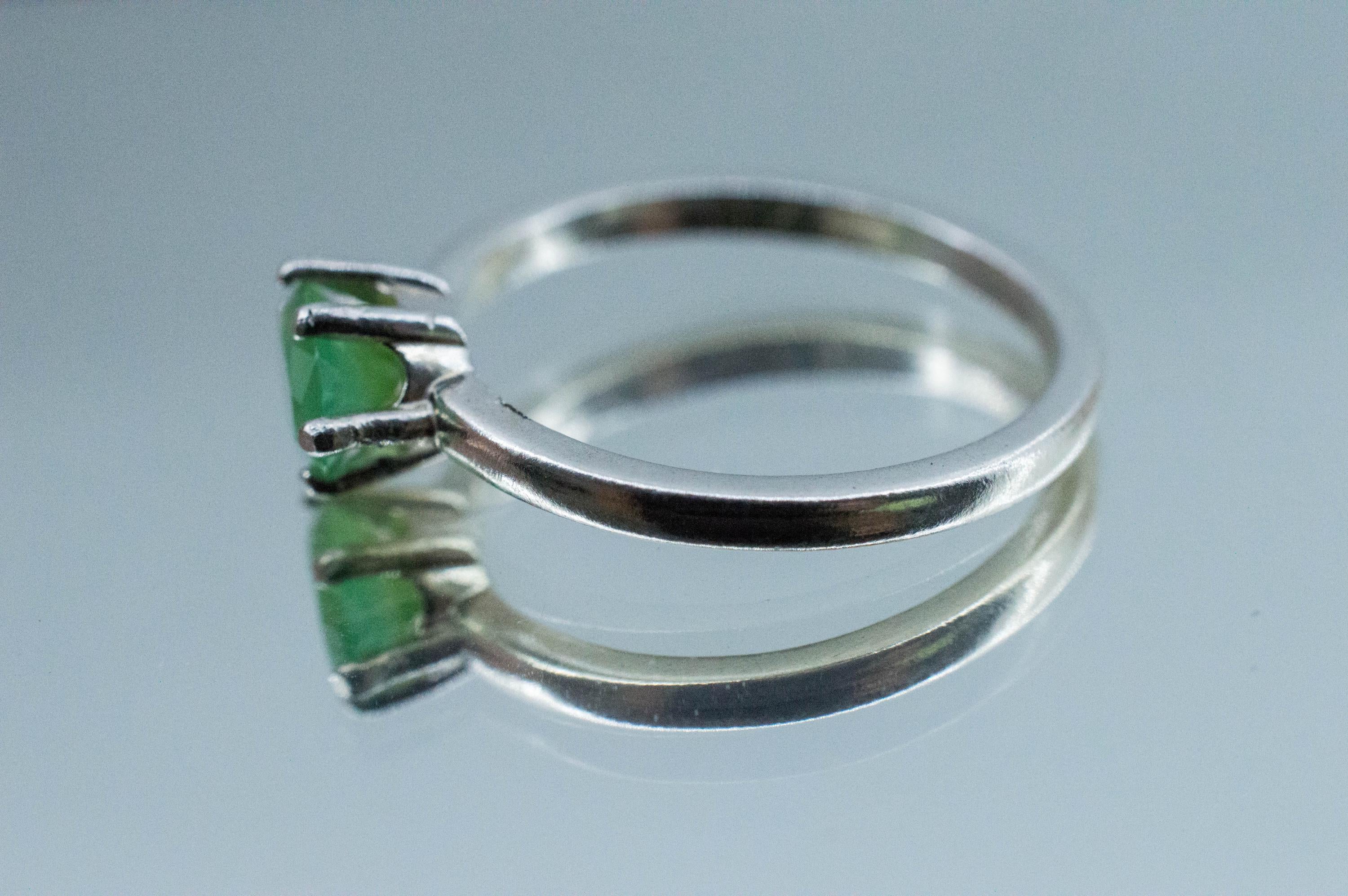 Chrysoprase Ring, Natural Untreated Australian Chrysoprase; 0.620cts - Mark Oliver Gems