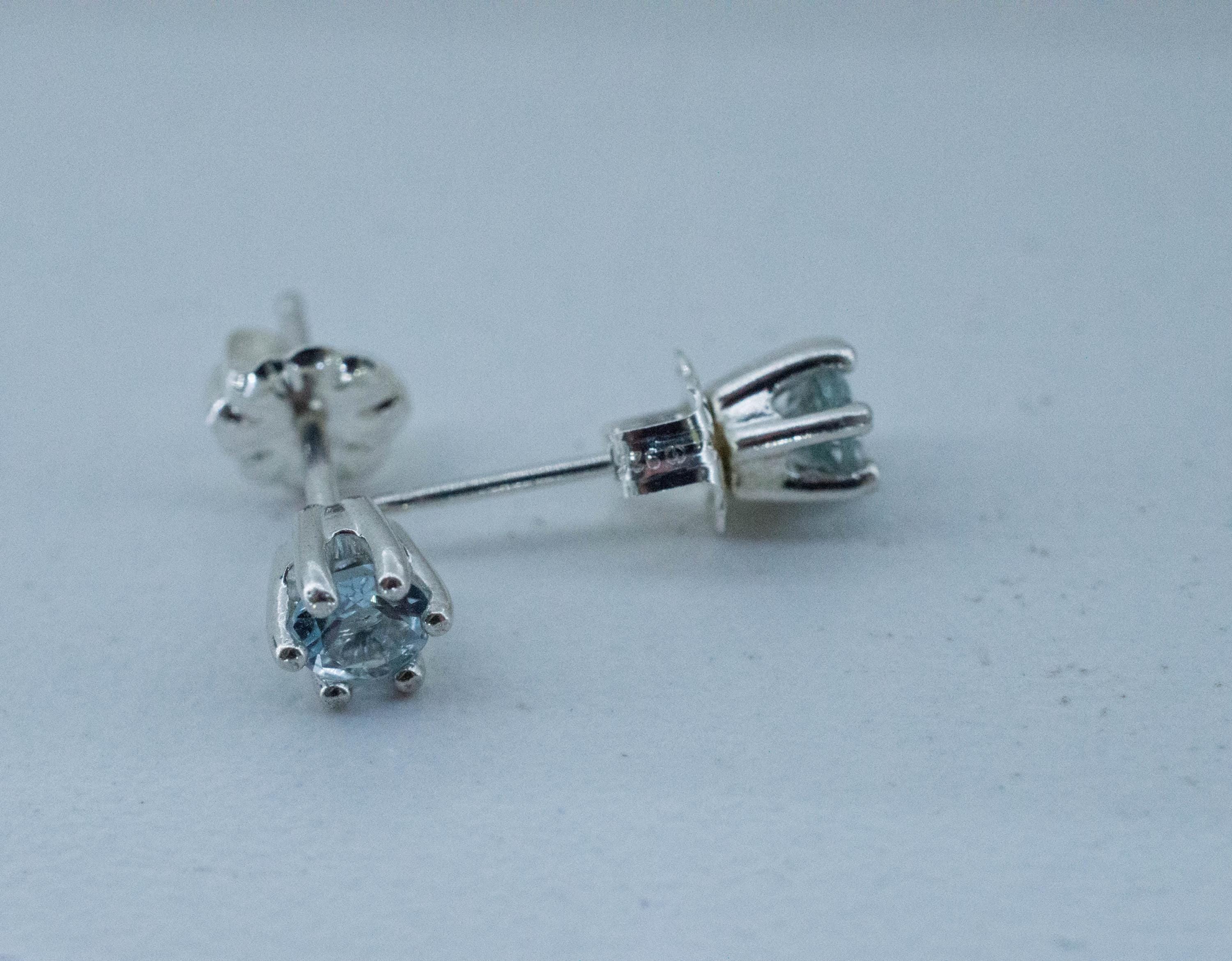 Aquamarine Earrings; Natural Untreated Brazil Aquamarine; 0.410cts