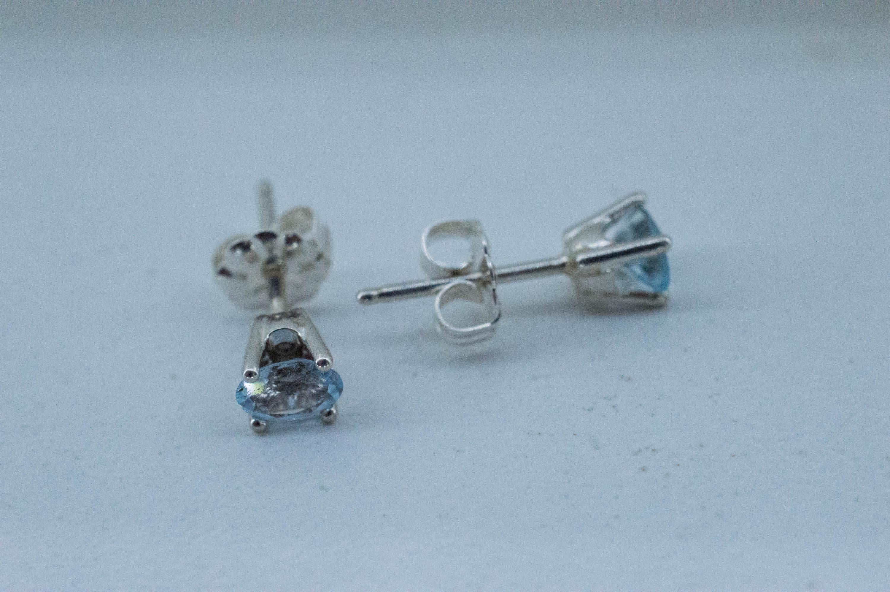Aquamarine Earrings; Natural Untreated Brazil Aquamarine; 0.560cts