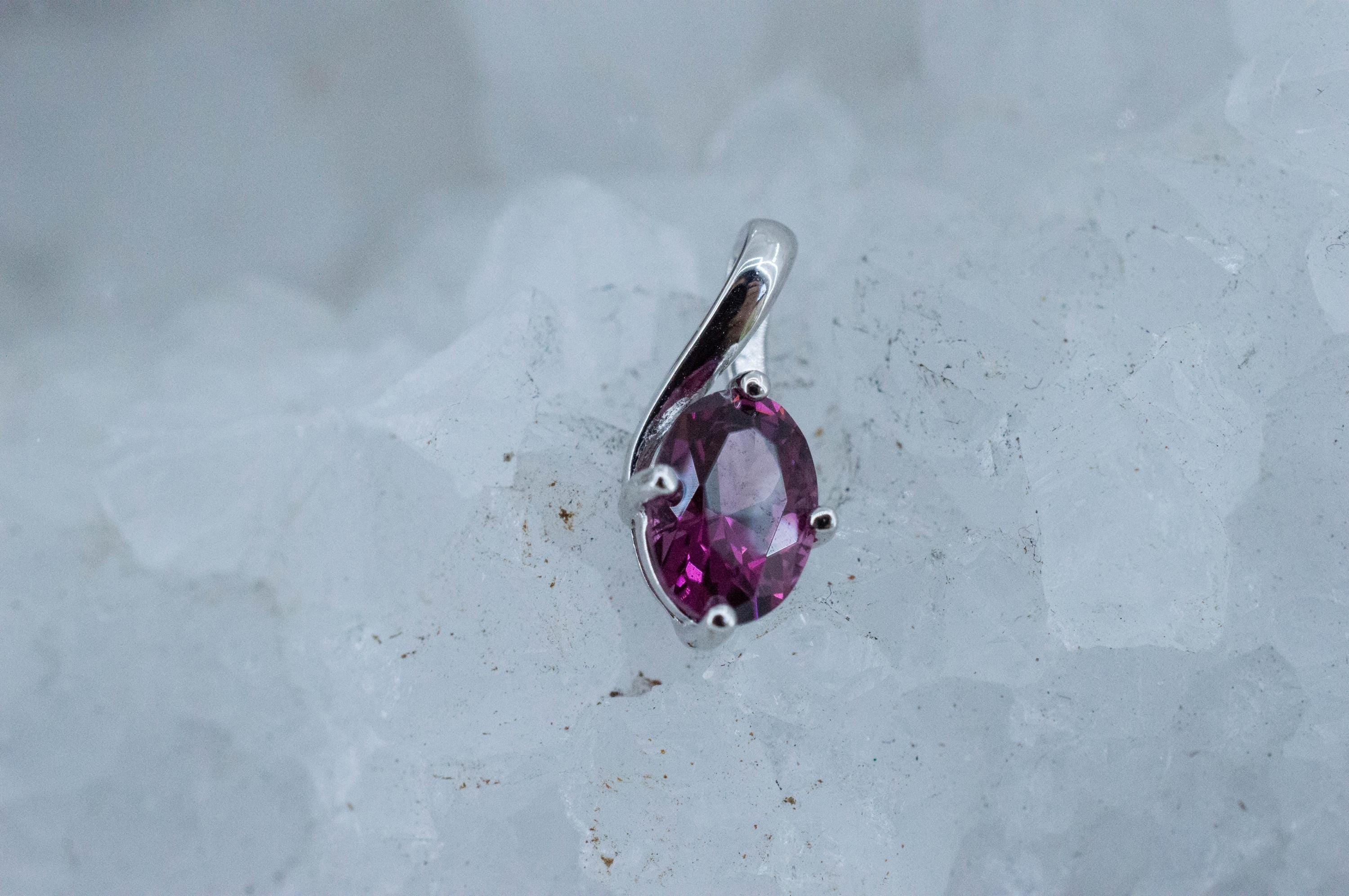 Rhodolite Garnet Pendant; Natural Untreated Tanzania Garnet; 1.000cts - Mark Oliver Gems