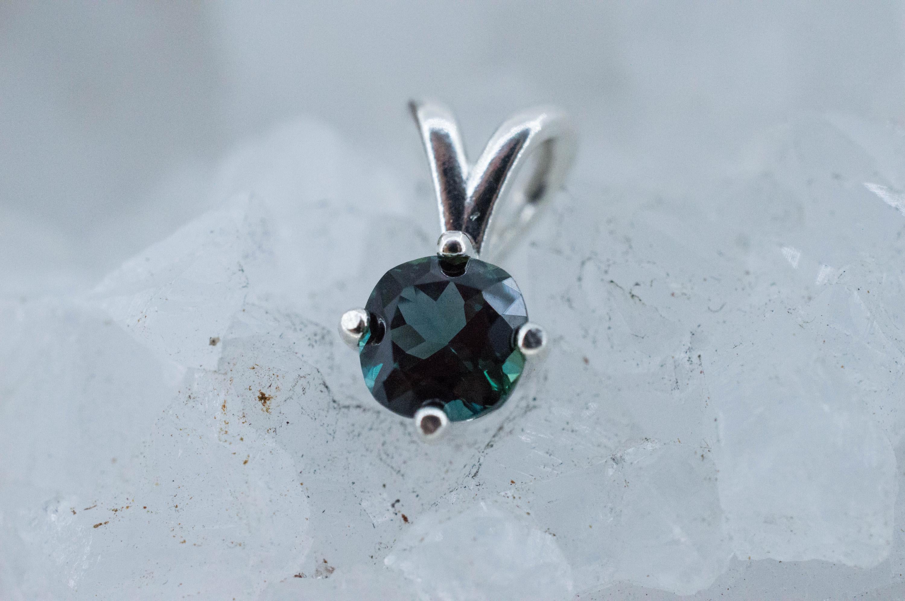 Biashara Sapphire Pendant; Natural Untreated Kenya Sapphire; 0.785cts