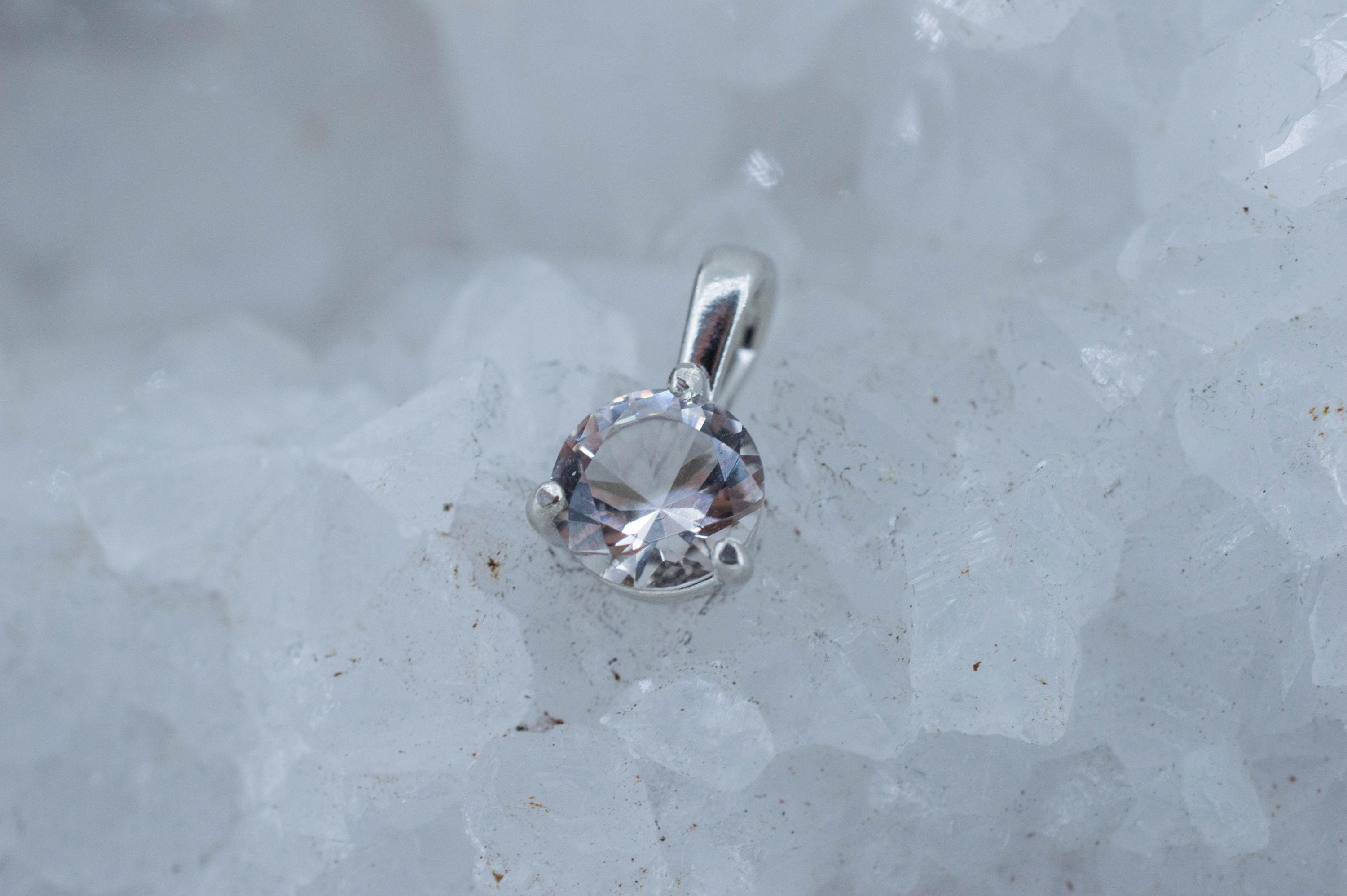 Goshenite Pendant; Natural Untreated Brazil Beryl; 1.040cts - Mark Oliver Gems
