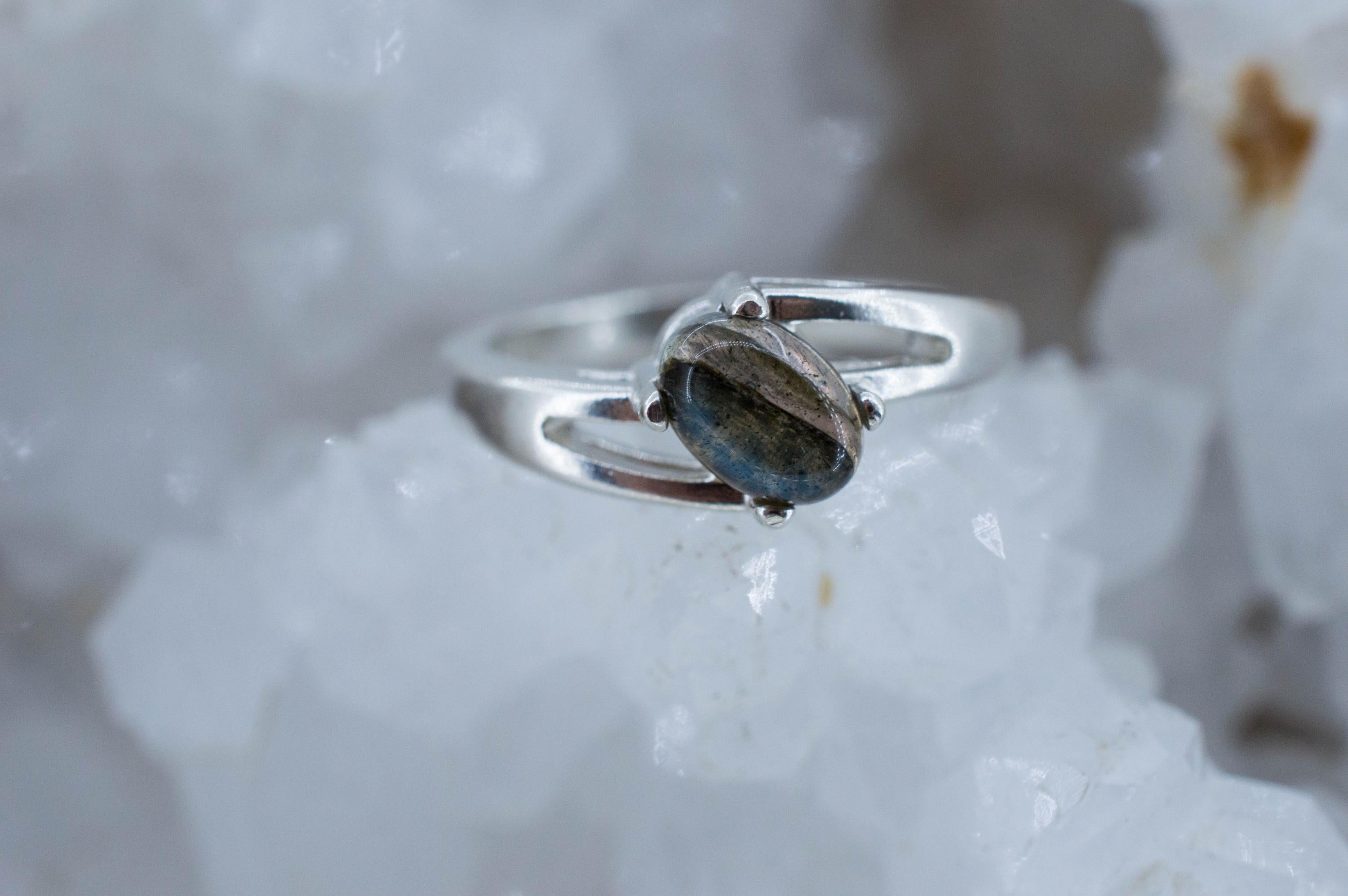 Labradorite Ring, Natural Untreated Madagascar Labradorite; 1.105cts - Mark Oliver Gems