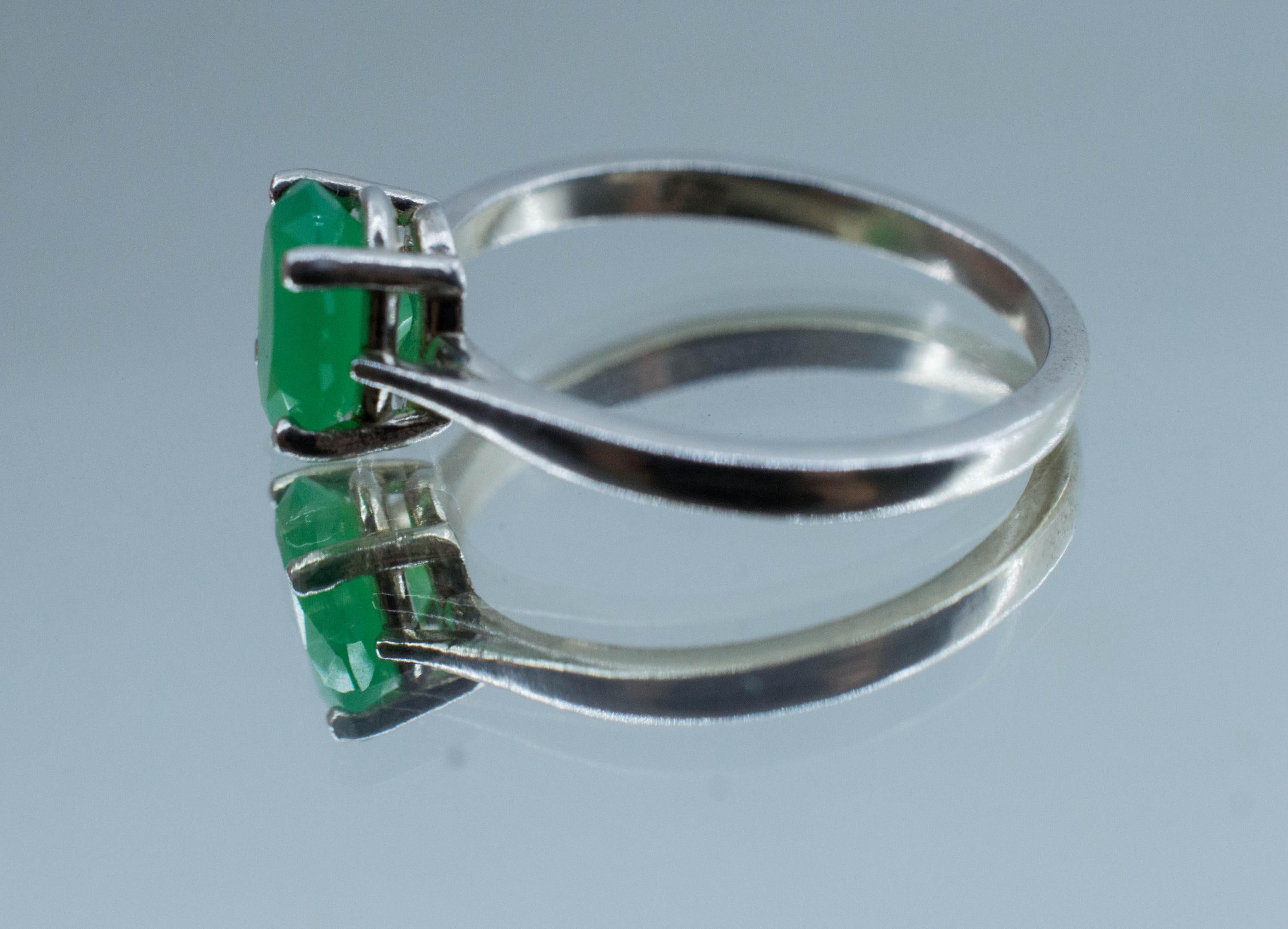 Chrysoprase Ring, Natural Untreated Australian Chrysoprase; 1.070cts