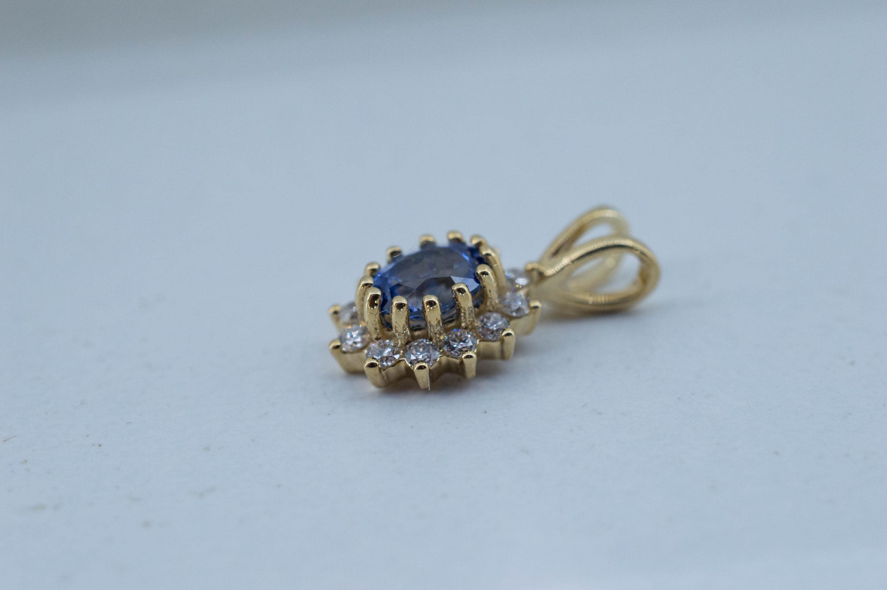 Blue Sapphire Pendant; Natural Untreated Sri Lanka Sapphire and Diamonds; 0.390cts