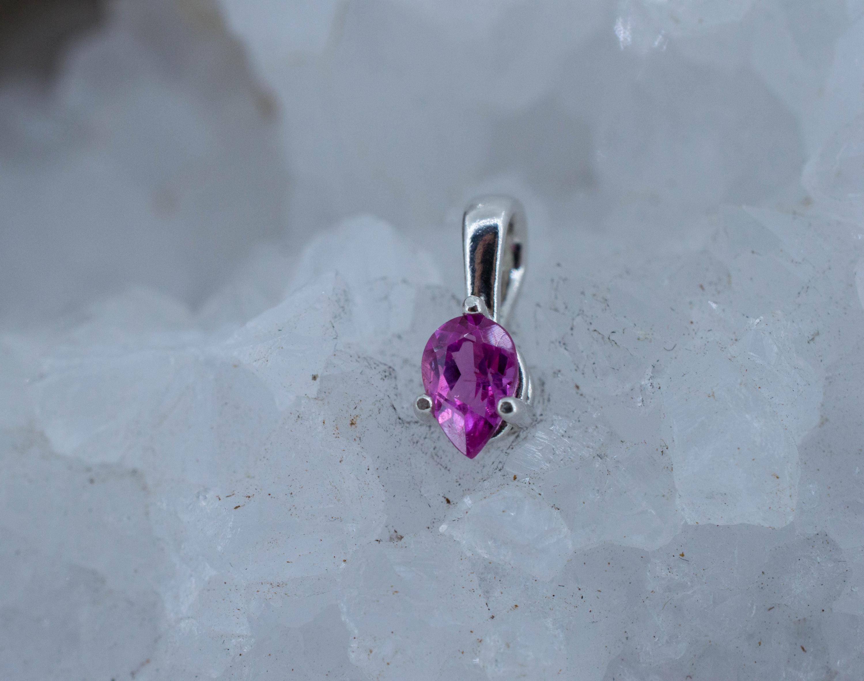 Pink Sapphire Pendant; Natural Untreated Vietnam Sapphire; 0.675cts