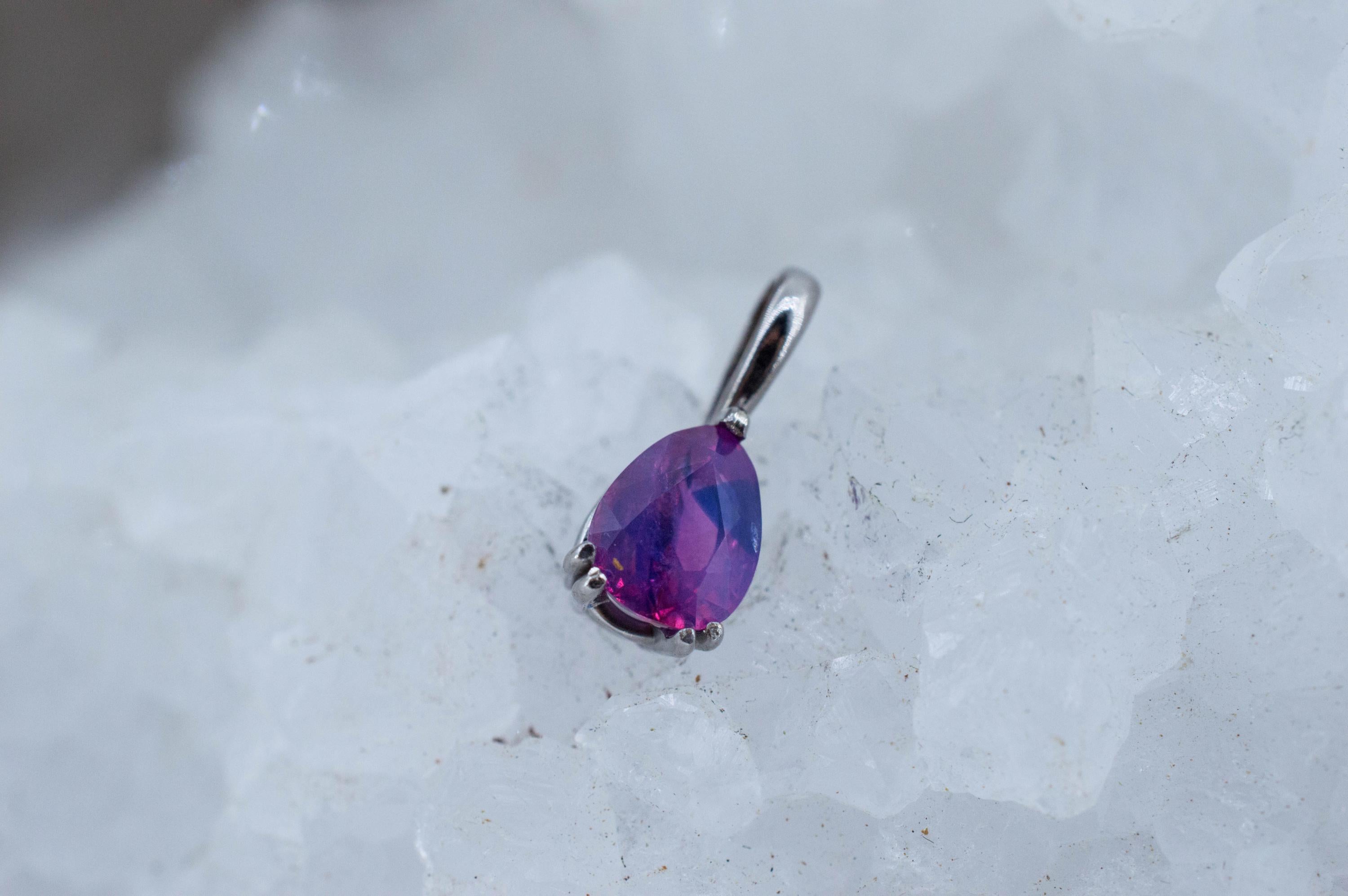 Opalescent Sapphire Pendant; Natural Untreated Vietnam Silky Sapphire; 0.900cts