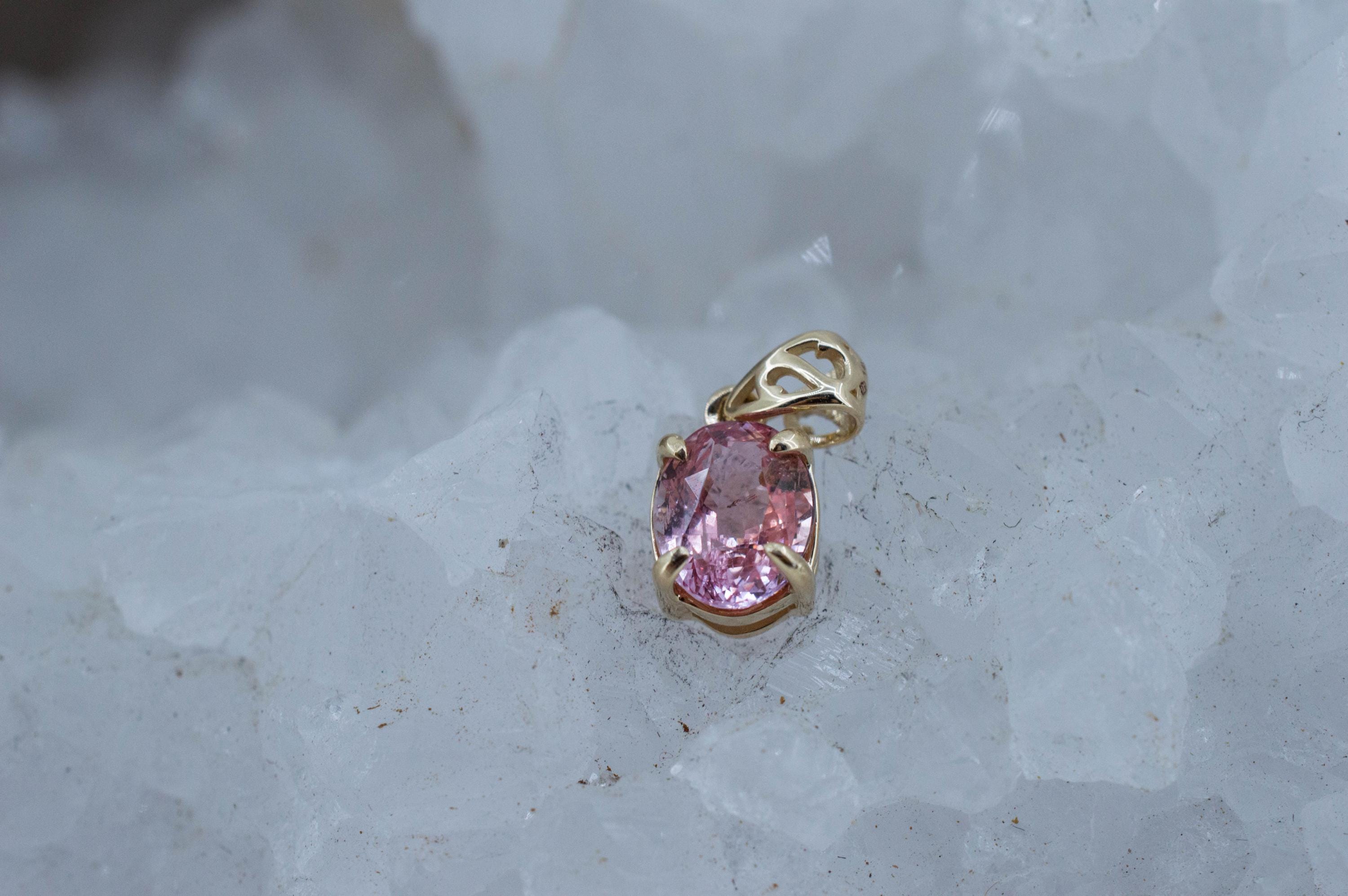 Padparadscha Sapphire Pendant; Natural Untreated Madagascar Peach Sapphire; 0.970cts