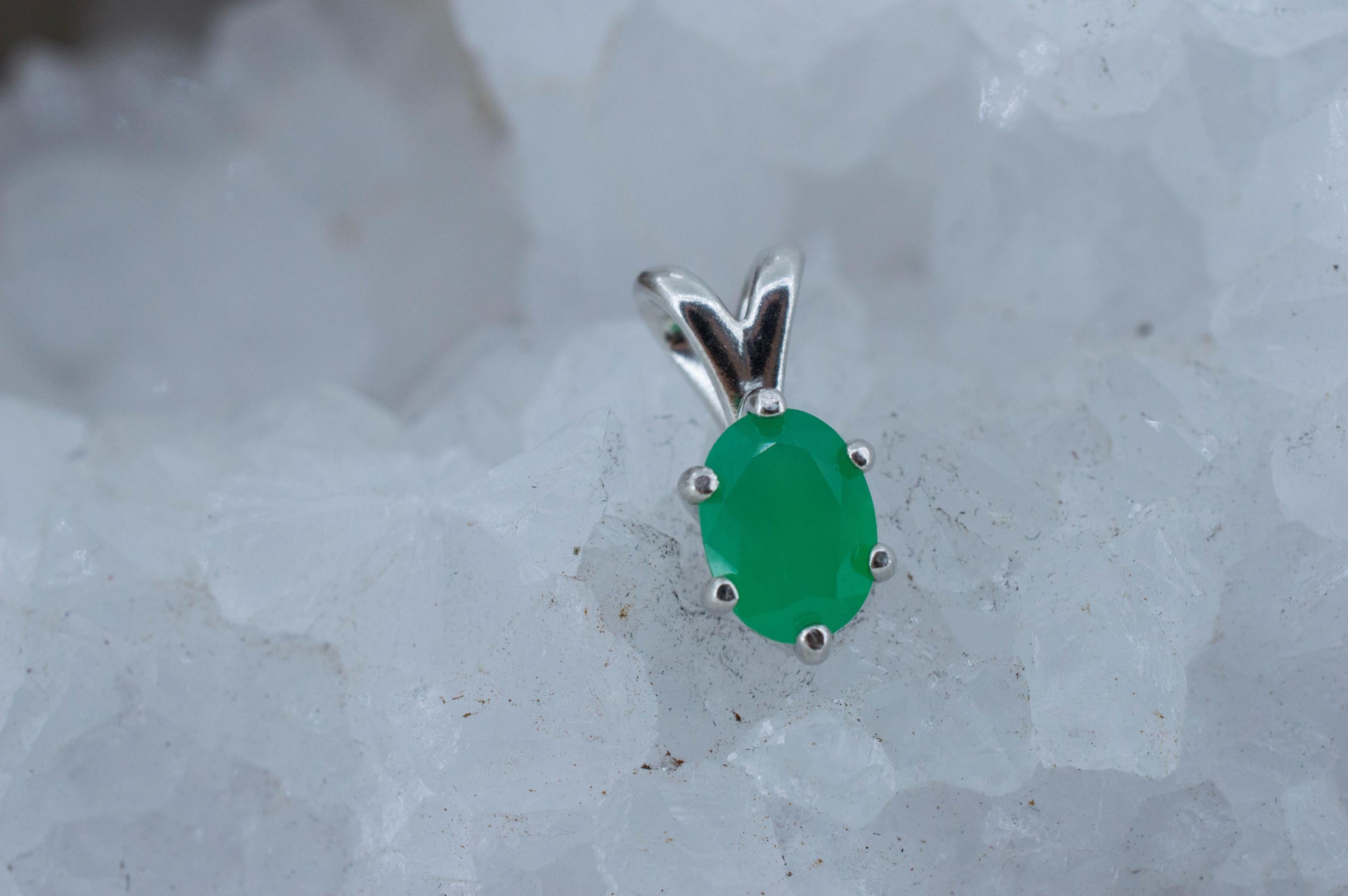 Chrysoprase Pendant; Natural Untreated Australia Chrysoprase; 1.115cts