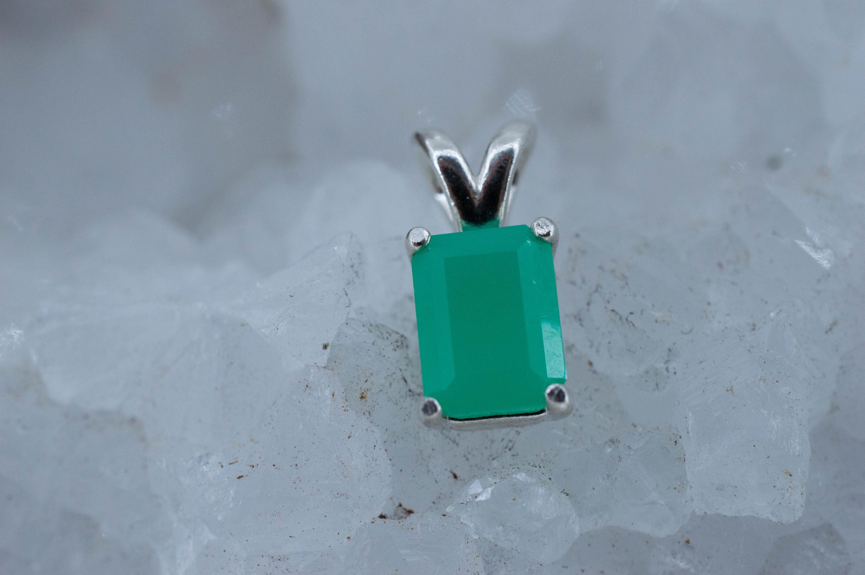 Chrysoprase Pendant; Natural Untreated Australia Chrysoprase; 1.360cts