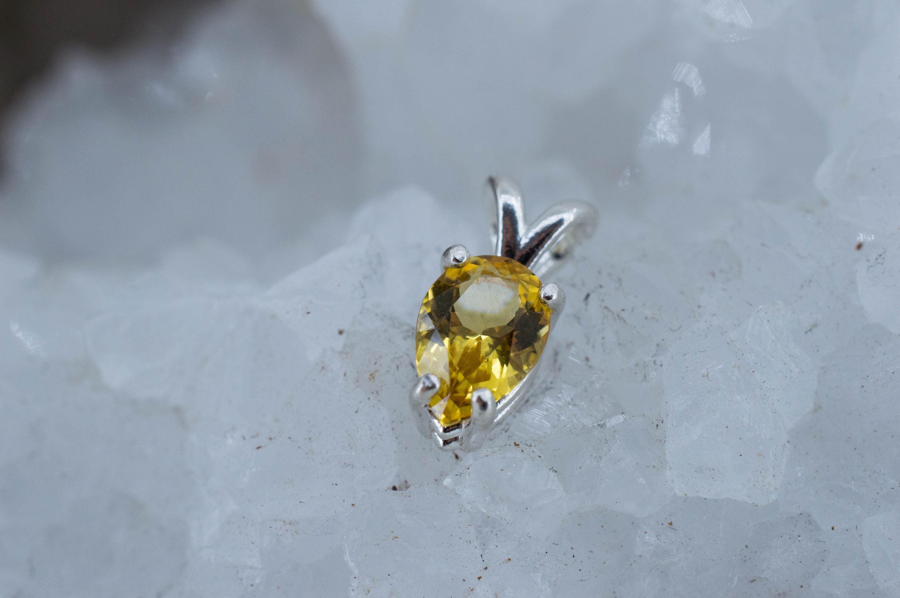 Heliodor Pendant, Natural Untreated Brazil Golden Beryl; 1.015cts
