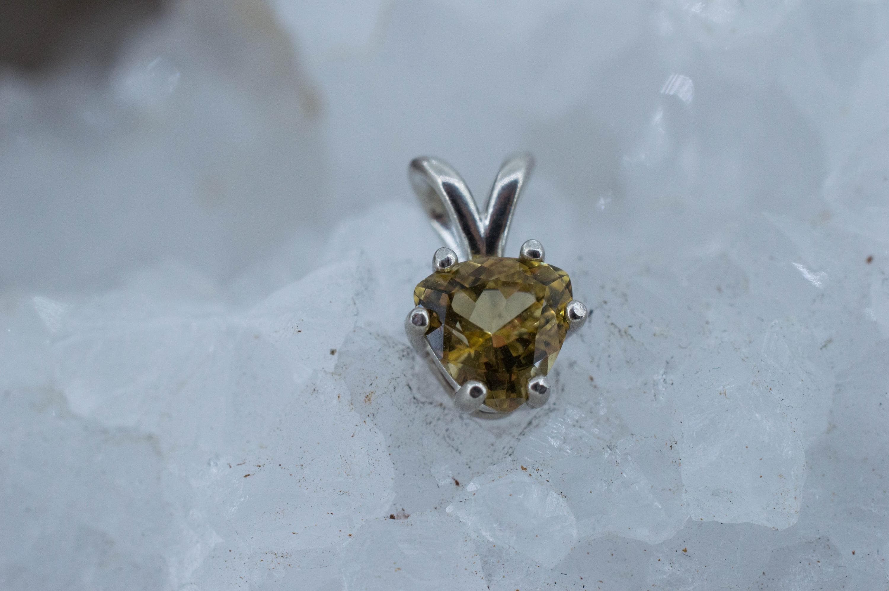 Heliodor Pendant, Natural Untreated Brazil Golden Beryl; 1.050cts