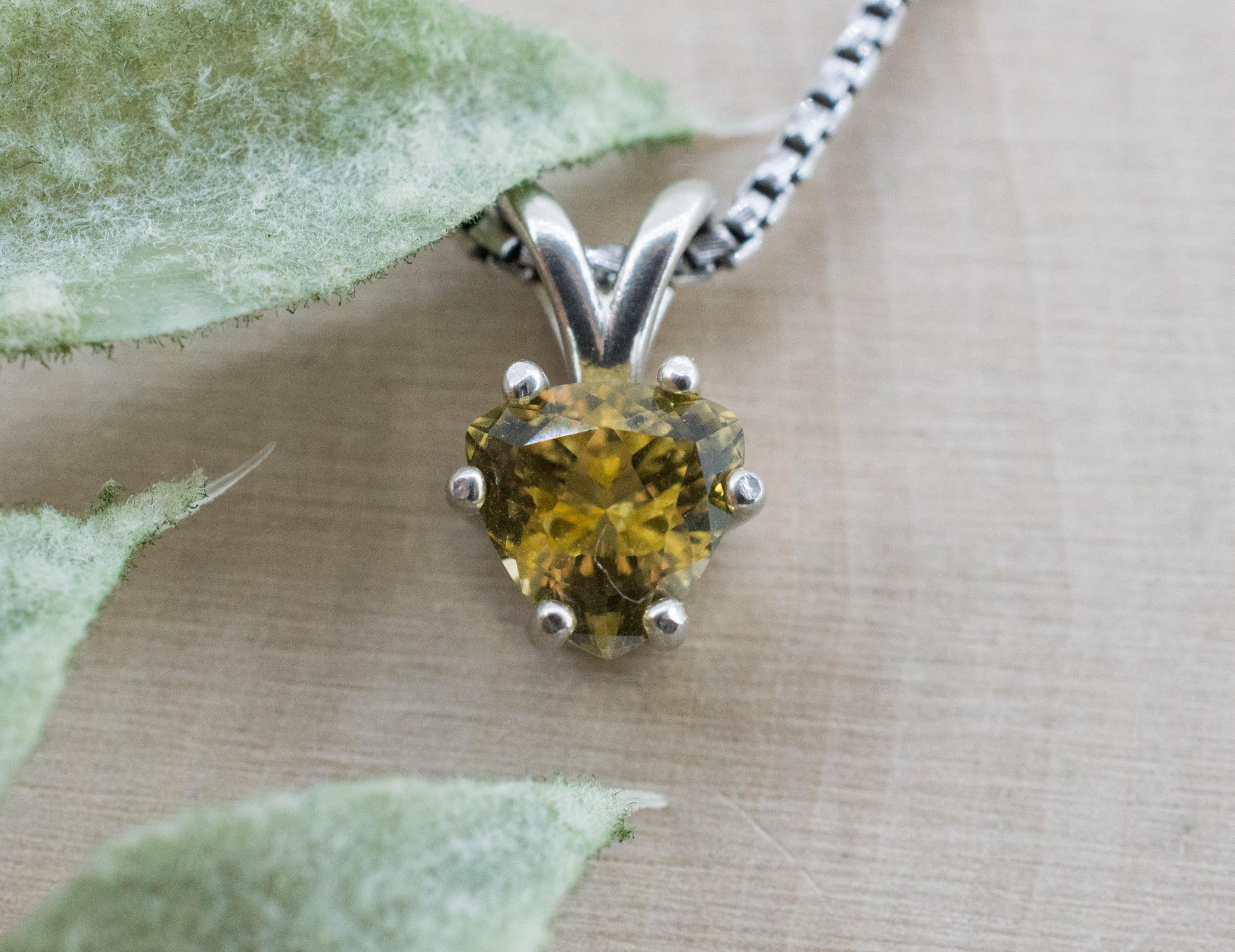 Heliodor Pendant, Natural Untreated Brazil Golden Beryl; 1.050cts