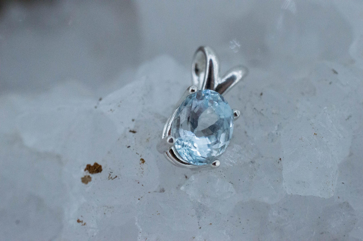 Aquamarine Pendant; Natural Untreated Mozambique Aquamarine; 1.375cts