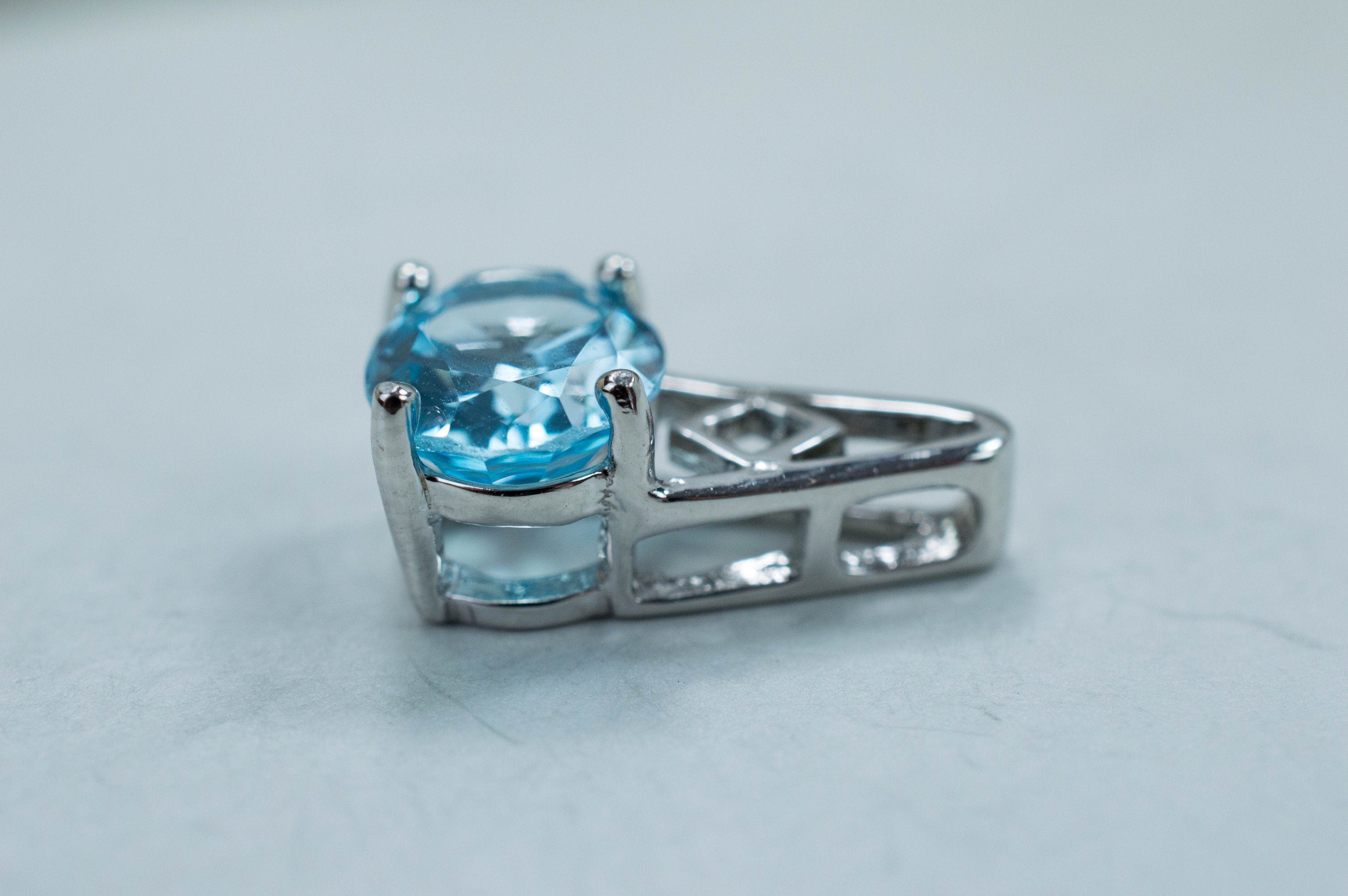 Blue Topaz Pendant; Genuine Brazilian Topaz; 2.890cts - Mark Oliver Gems