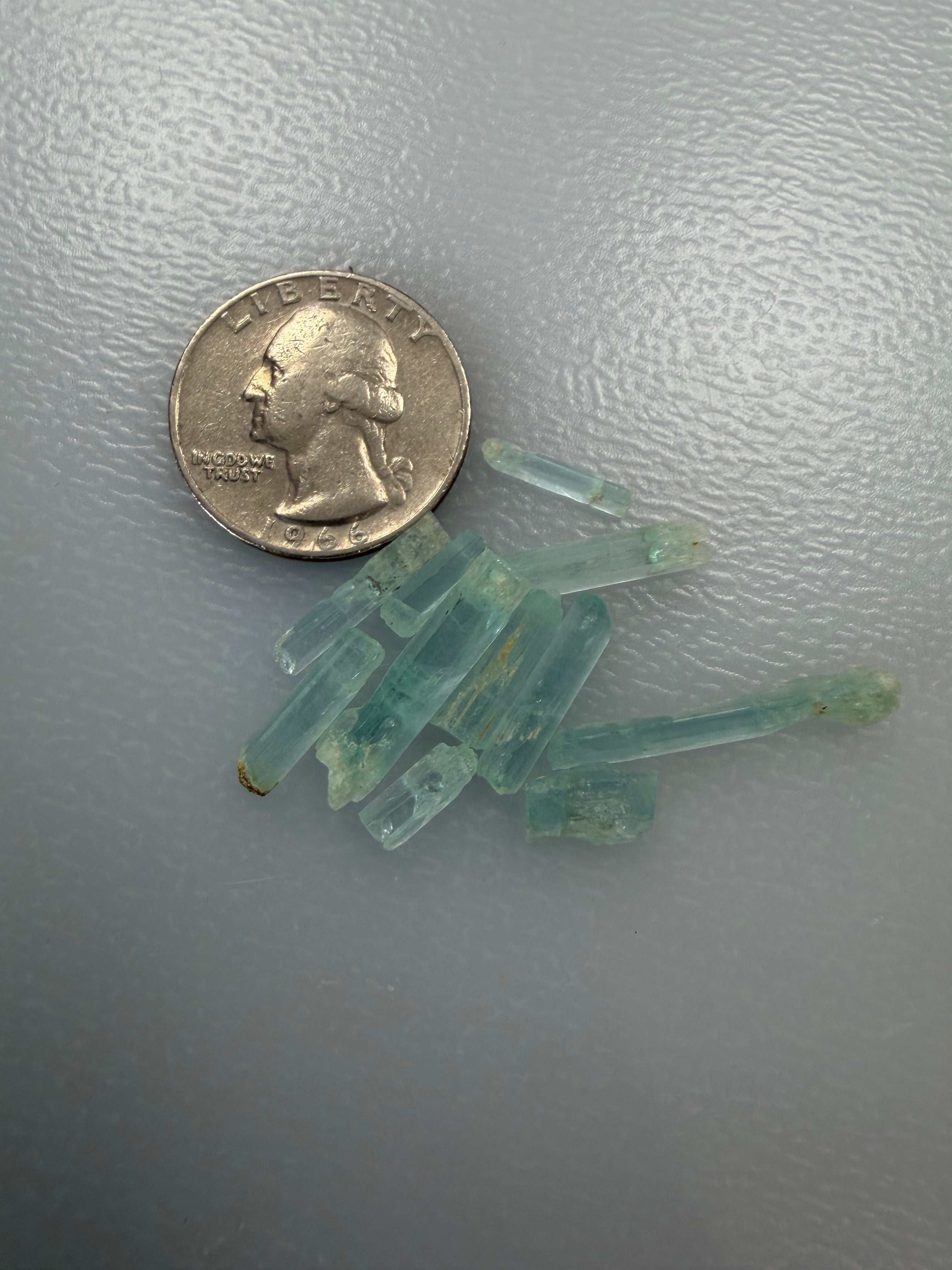 Vanadium Beryl Crystals; Natural Untreated Green Bery; 20.000ct packs