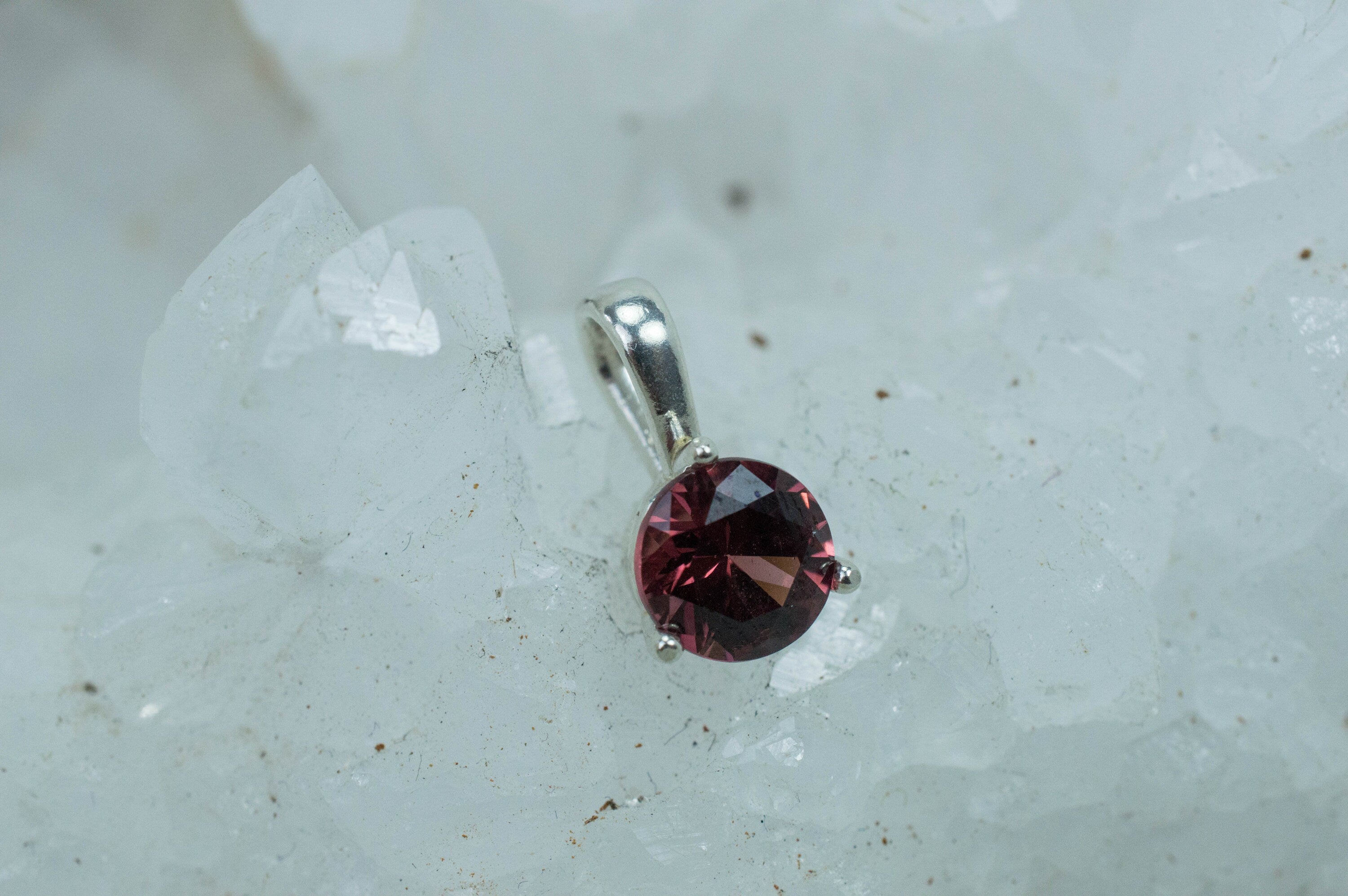 Rhodolite Garnet Pendant; Genuine Untreated Tanzanian Garnet; 1.275cts - Mark Oliver Gems