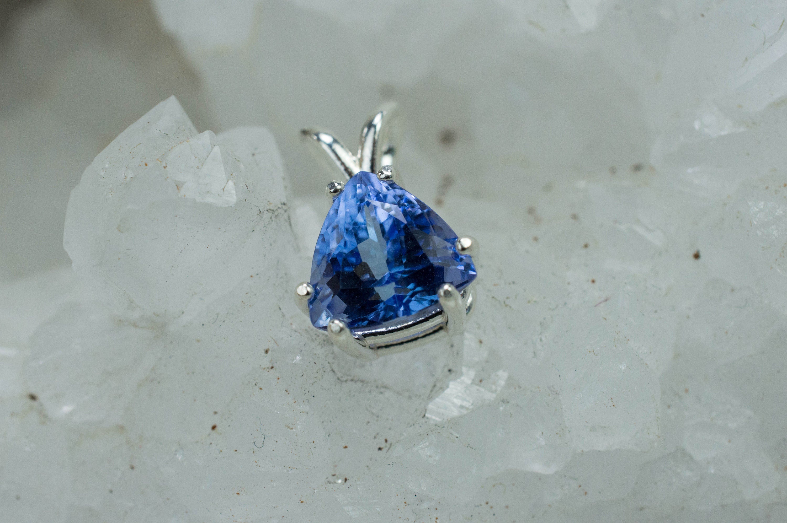 Tanzanite Pendant; Genuine Tanzania Tanzanite; 2.965cts