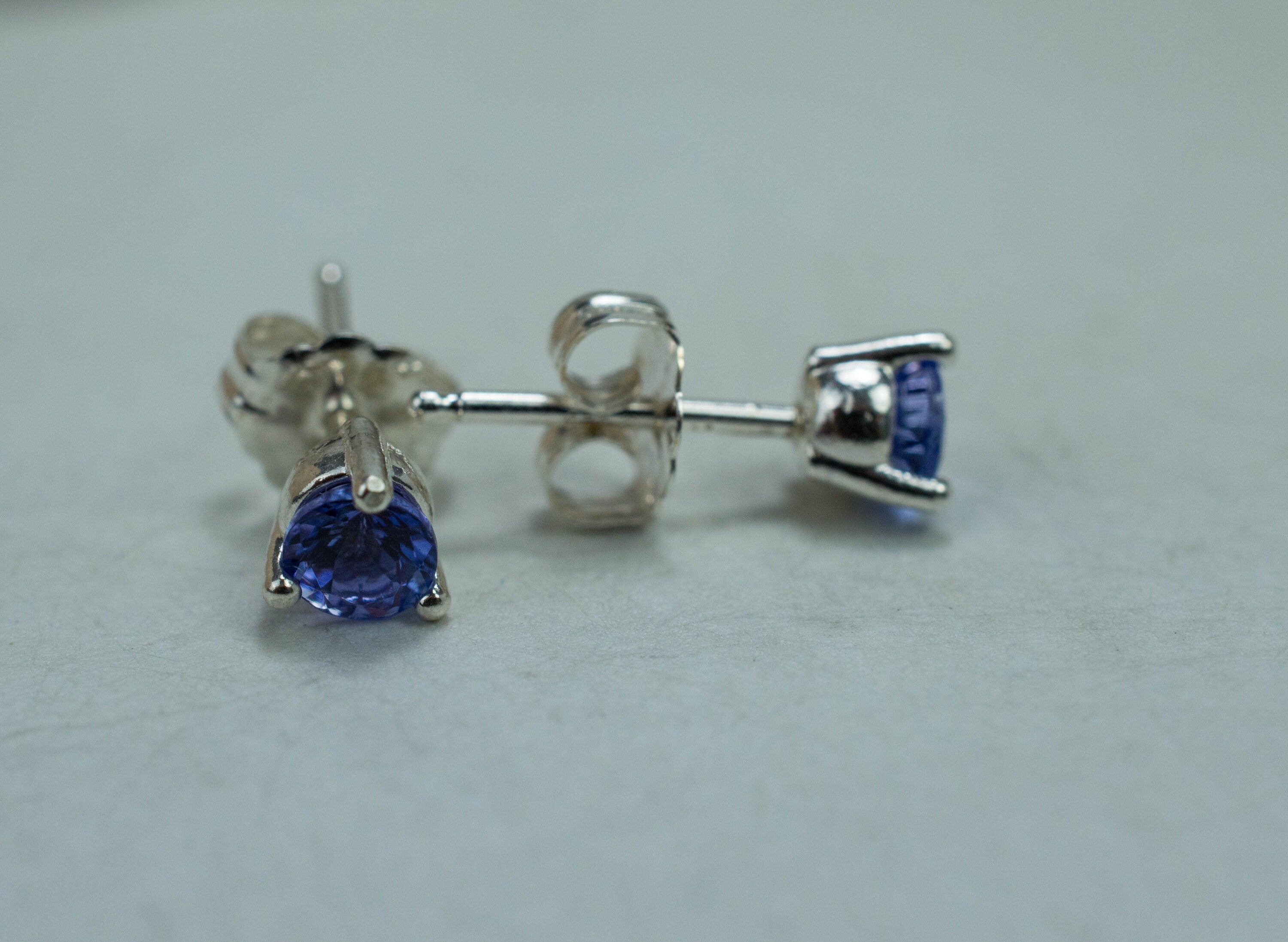 Tanzanite Earrings; Natural Tanzania Tanzanite; 0.640cts