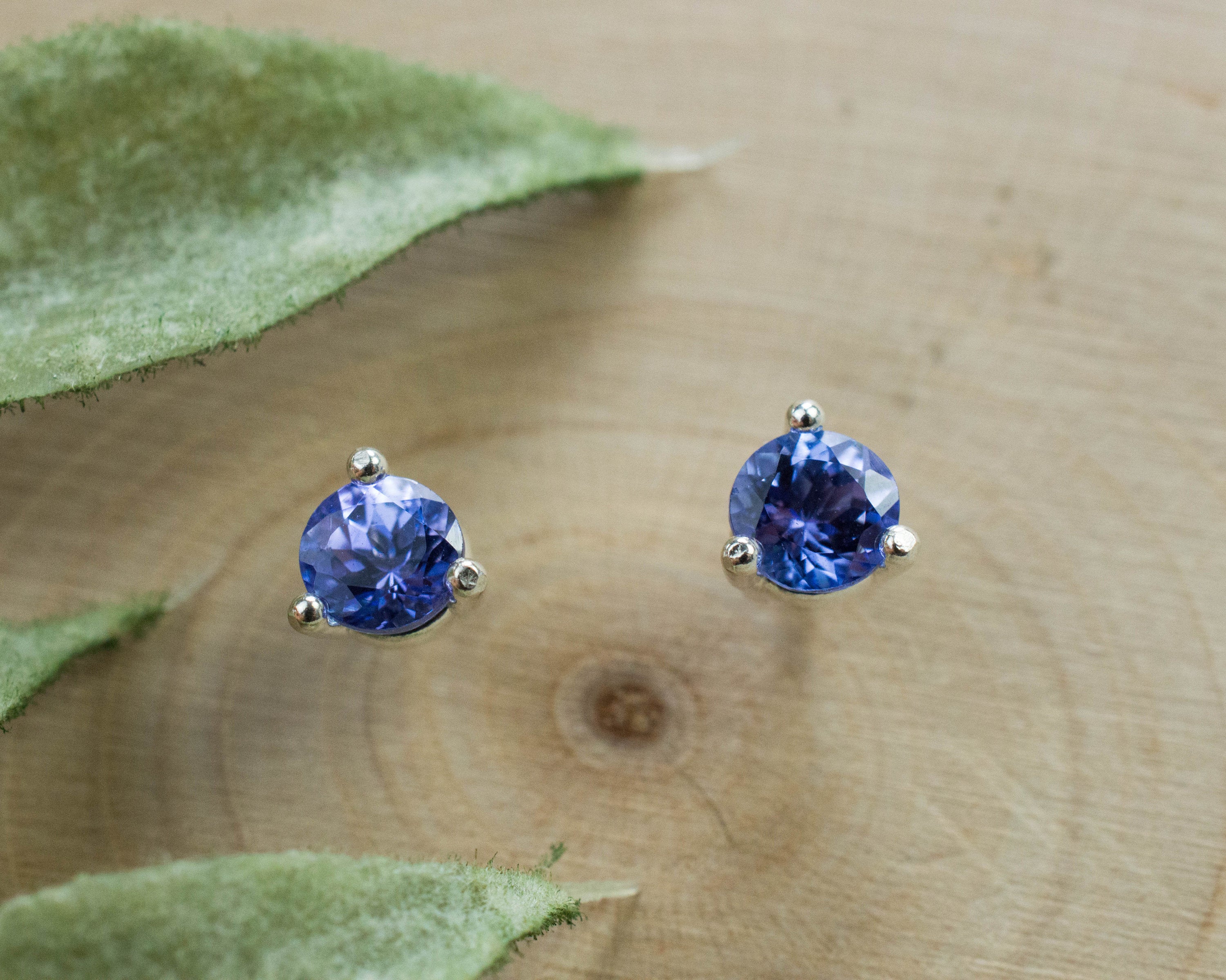 Tanzanite Earrings; Natural Tanzania Tanzanite; 0.640cts