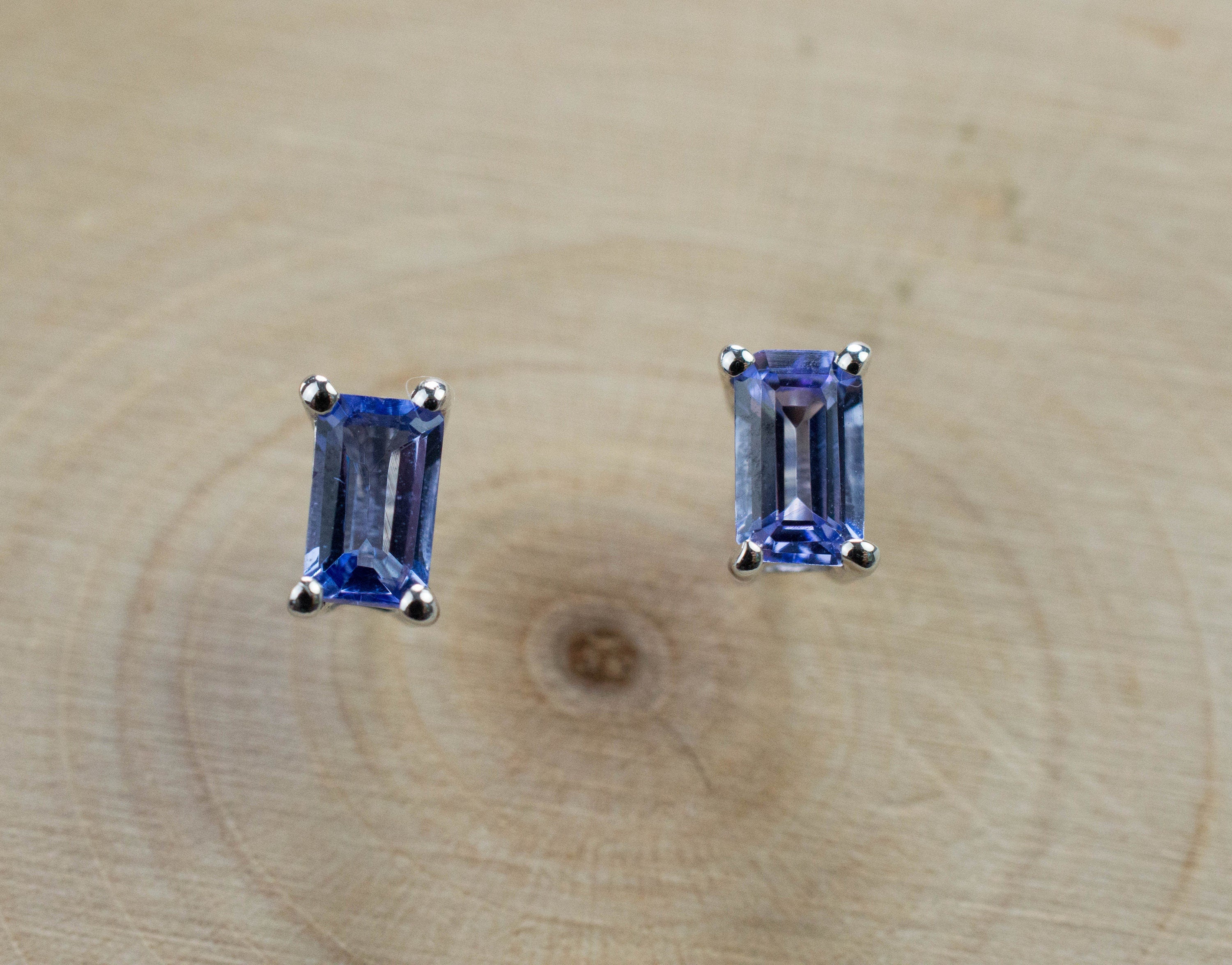 Tanzanite Earrings; Natural Tanzania Tanzanite; 0.650cts