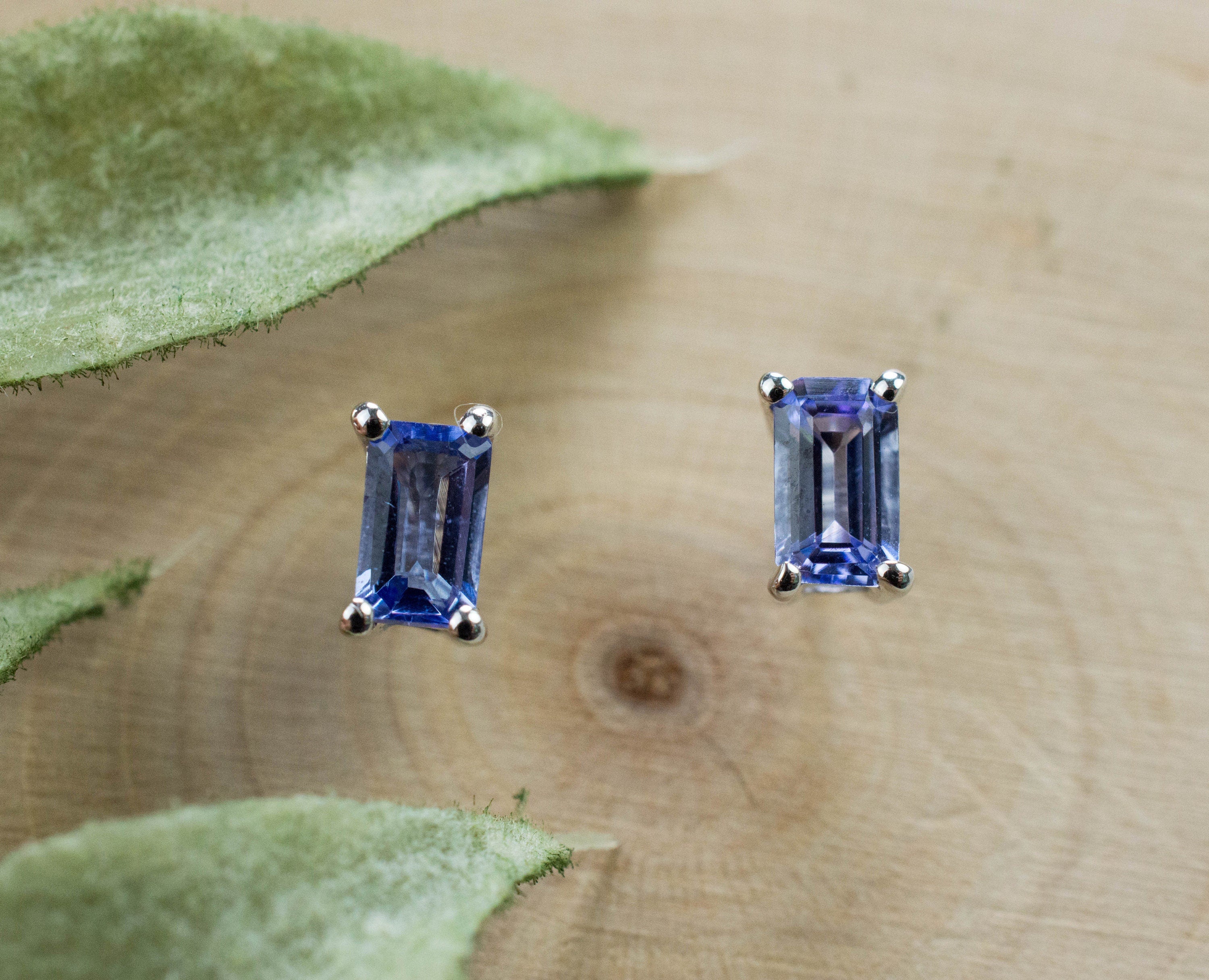 Tanzanite Earrings; Natural Tanzania Tanzanite; 0.650cts