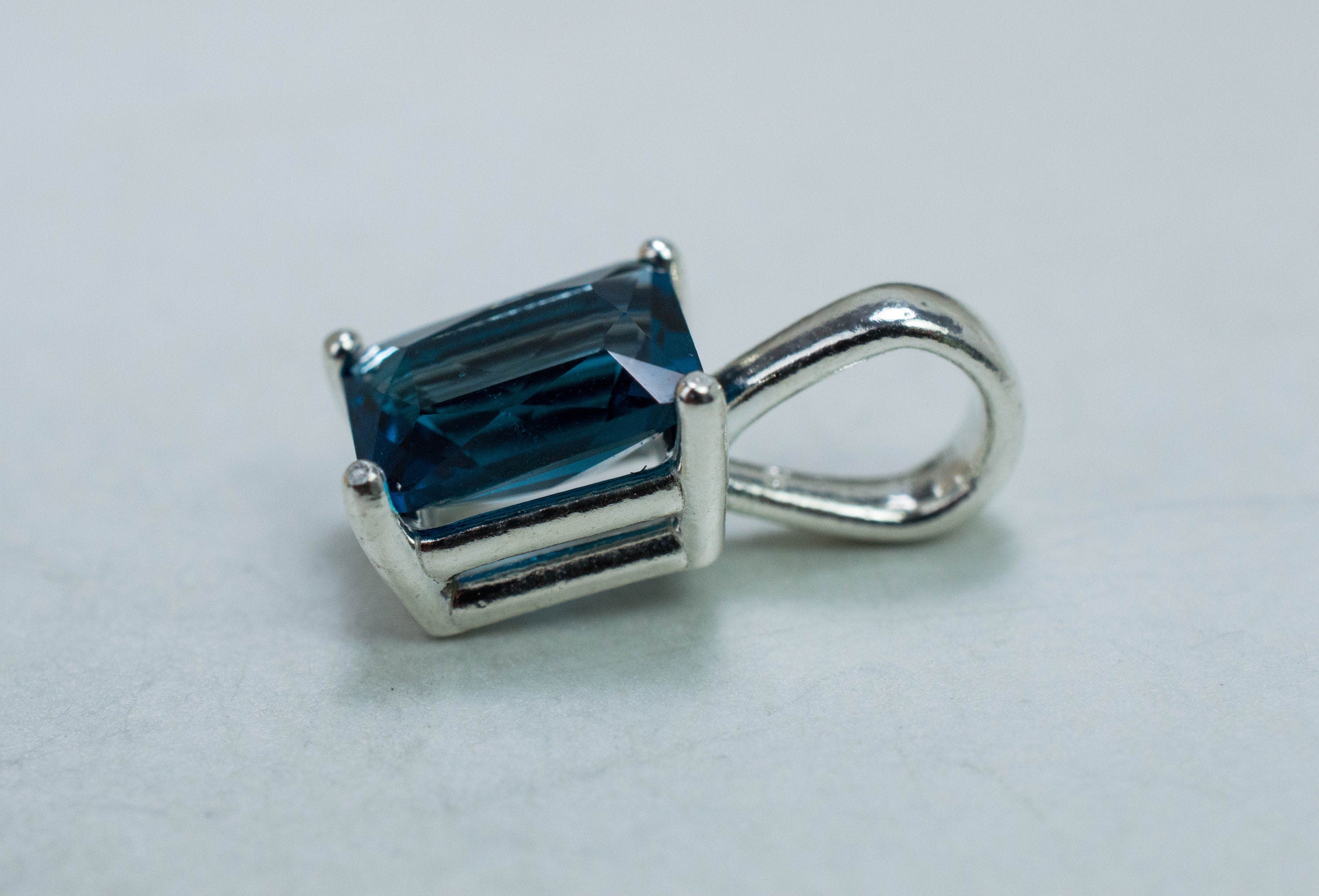 London Blue Topaz Pendant; Natural Brazil Topaz; 1.840cts