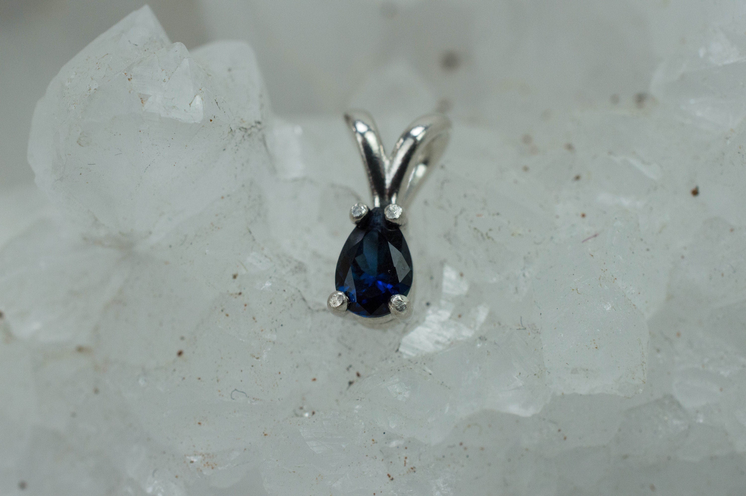 Blue Sapphire Pendant; Genuine Untreated Tanzania Sapphire; 0.430cts