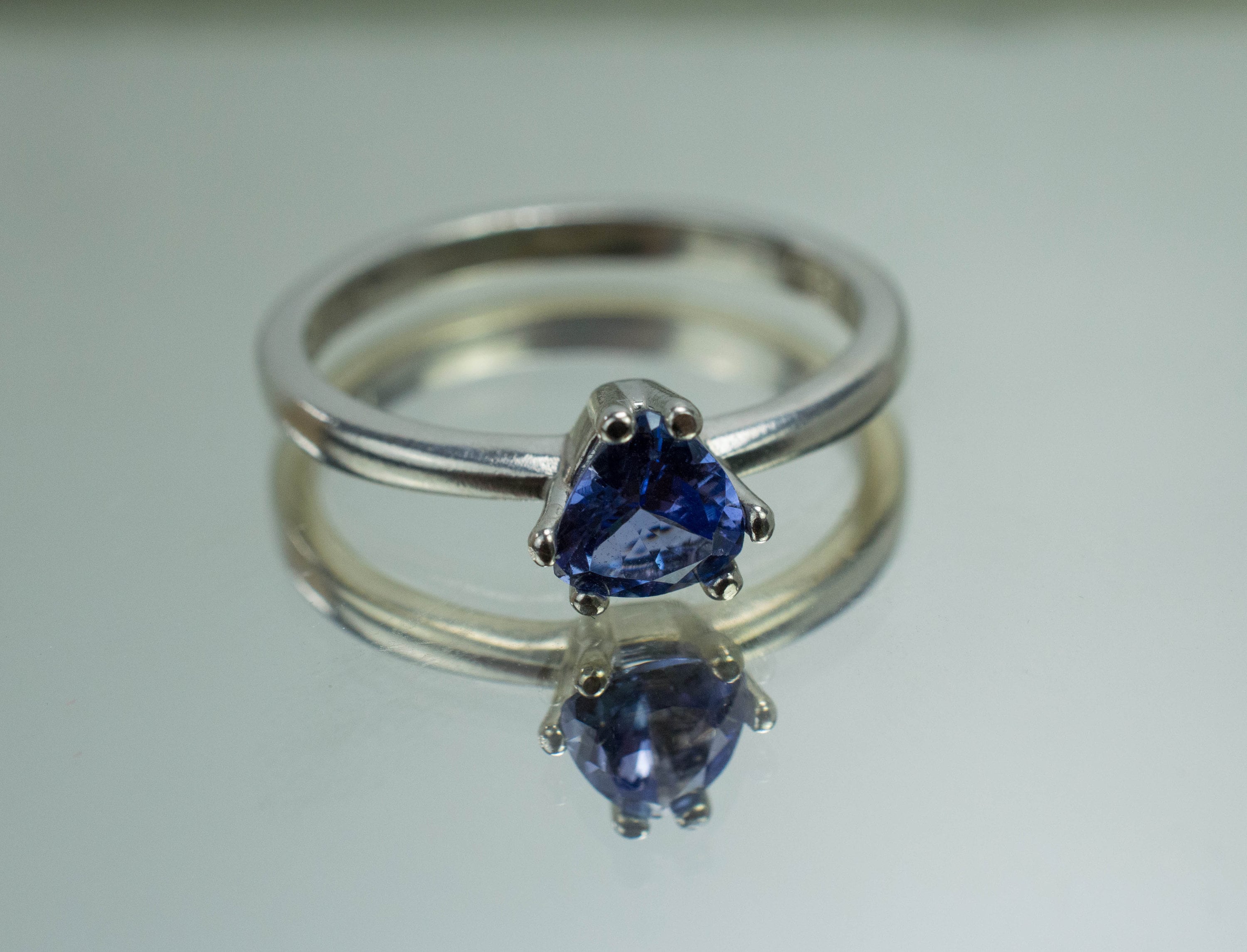 Tanzanite Ring; Genuine Untreated Tanzania Tanzanite; 0.550cts