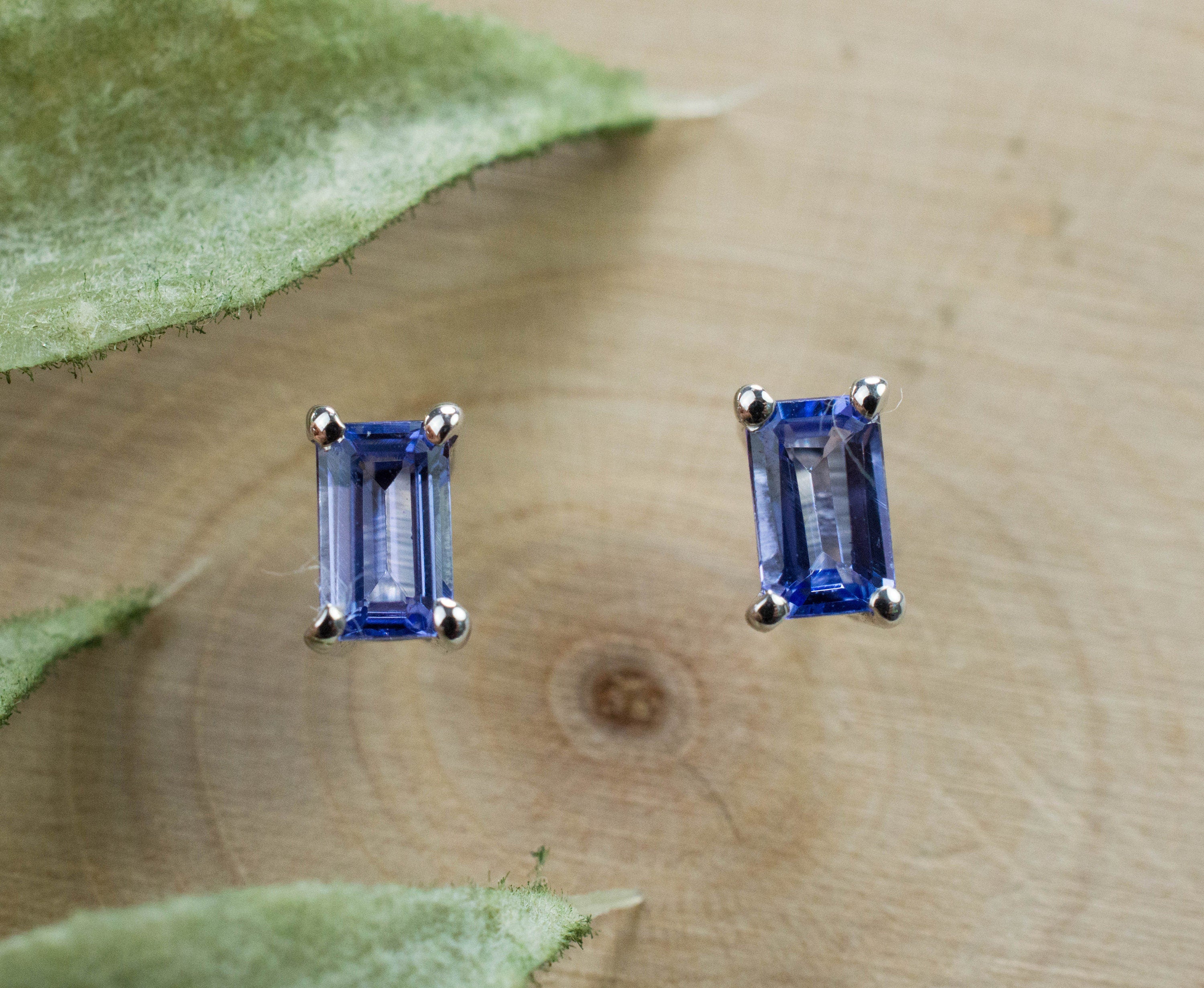 Tanzanite Earrings; Natural Tanzania Tanzanite; 0.645cts