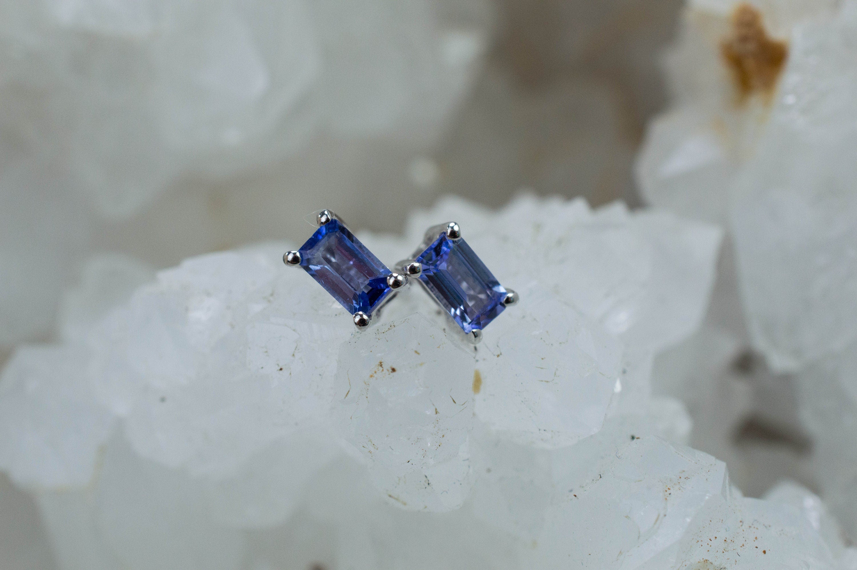 Tanzanite Earrings; Natural Tanzania Tanzanite; 0.650cts