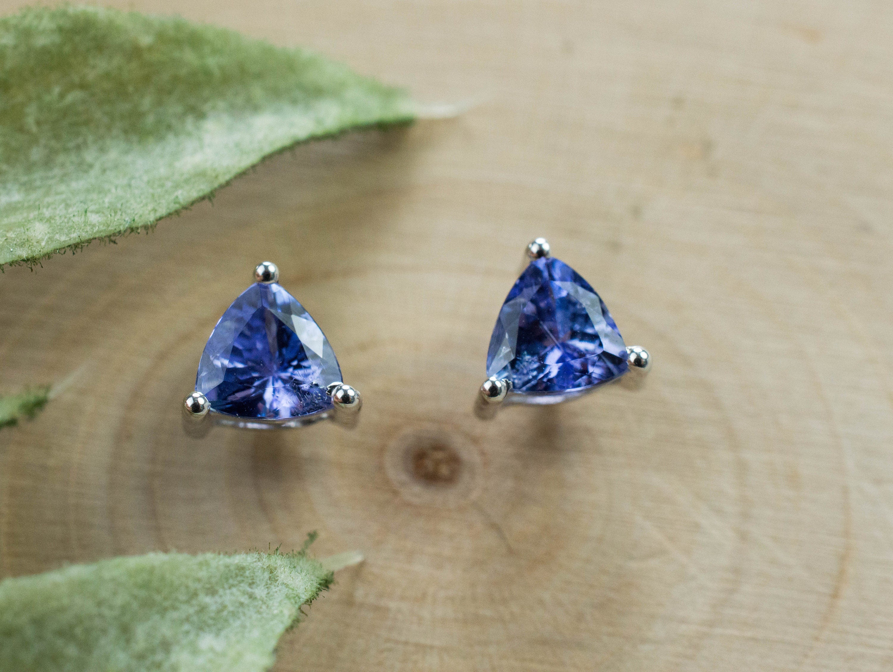 Tanzanite Earrings; Natural Tanzania Tanzanite; 0.825cts