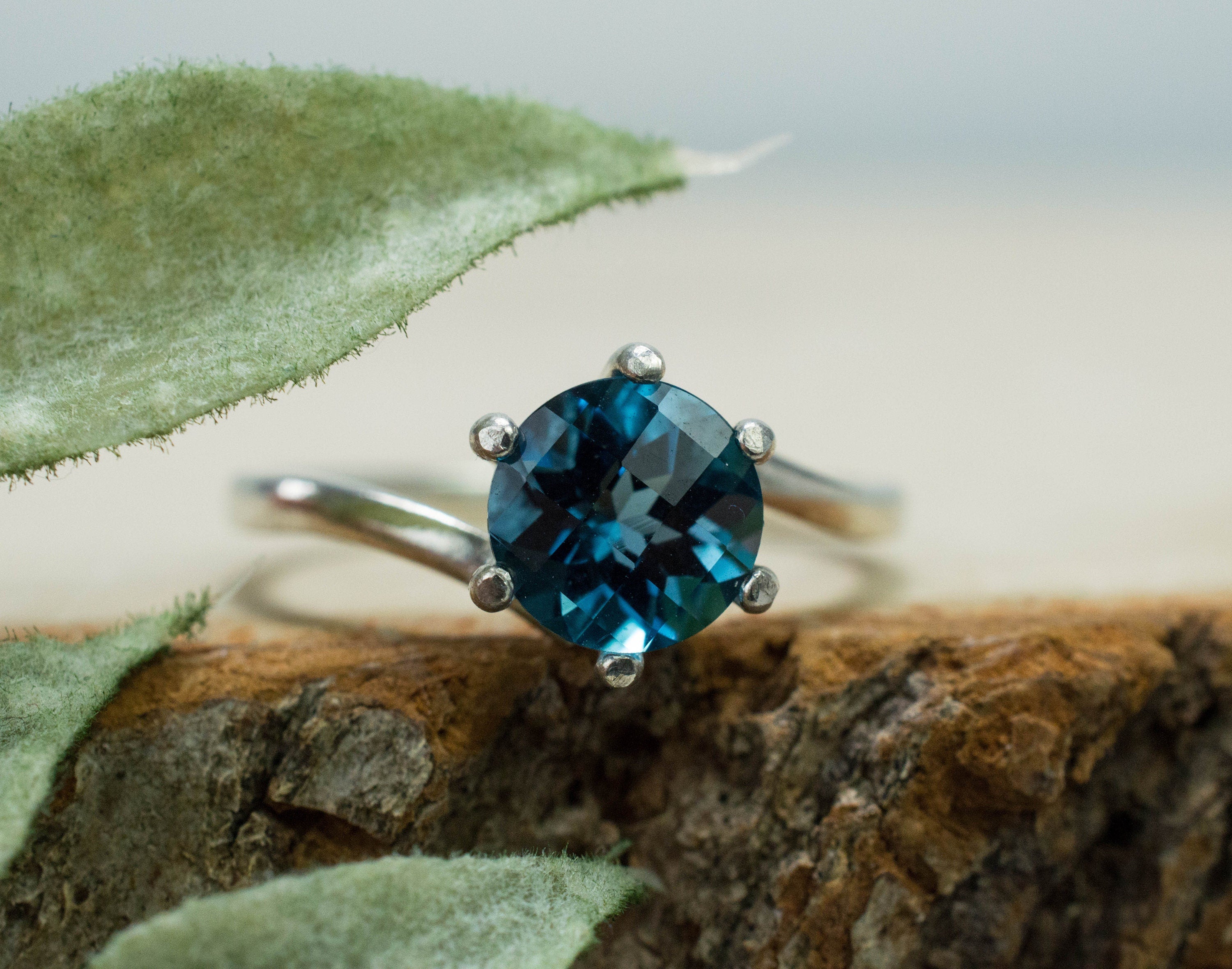 London Blue Topaz Ring, Genuine Brazil Topaz; 1.690cts