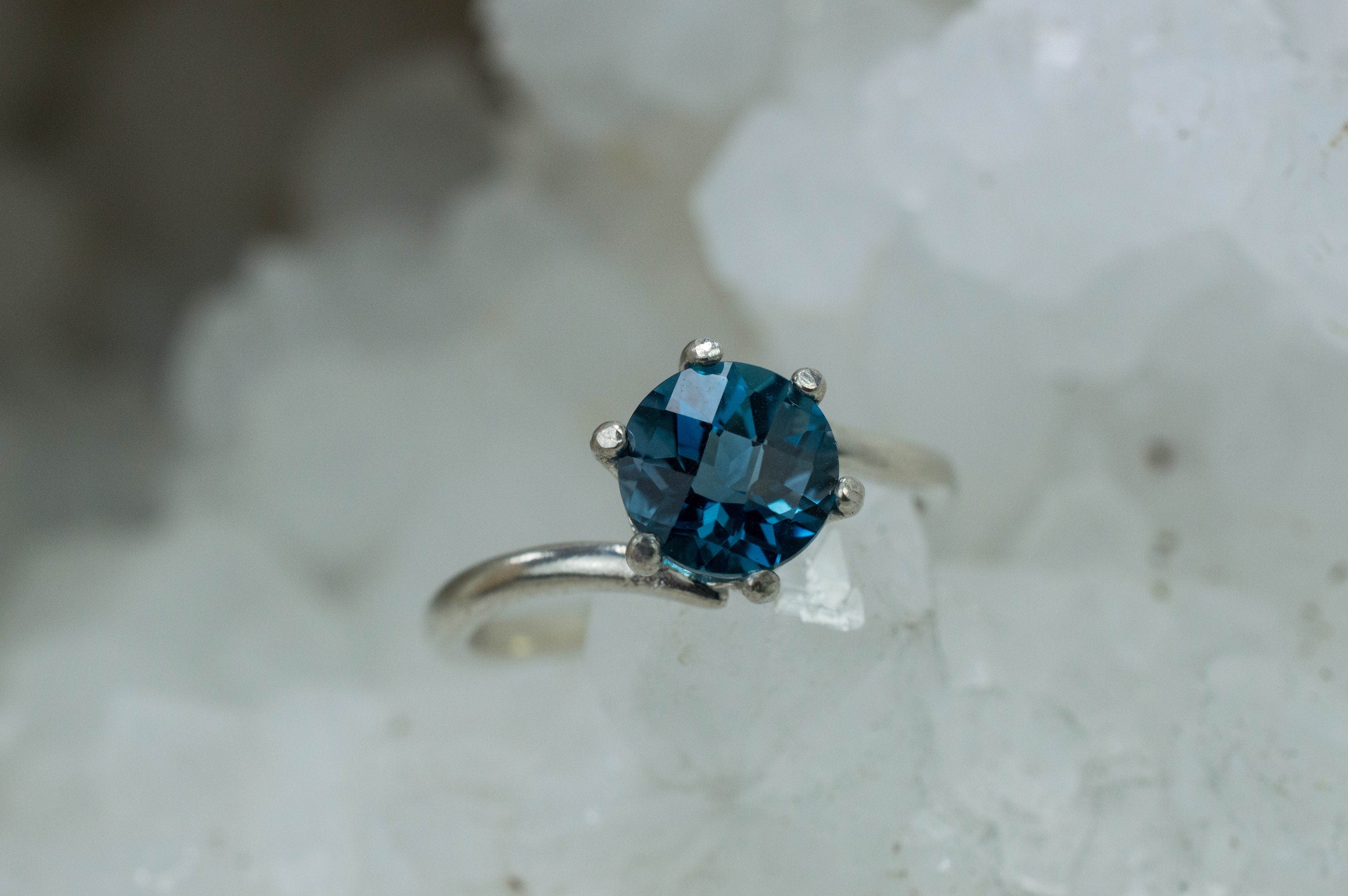 London Blue Topaz Ring, Genuine Brazil Topaz; 1.690cts