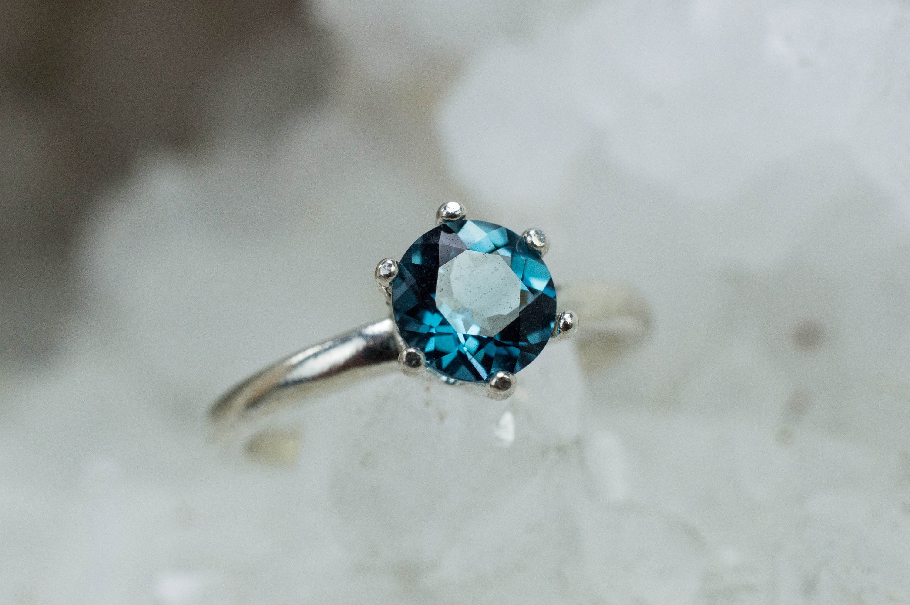 London Blue Topaz Ring, Genuine Brazil Topaz; 1.070cts