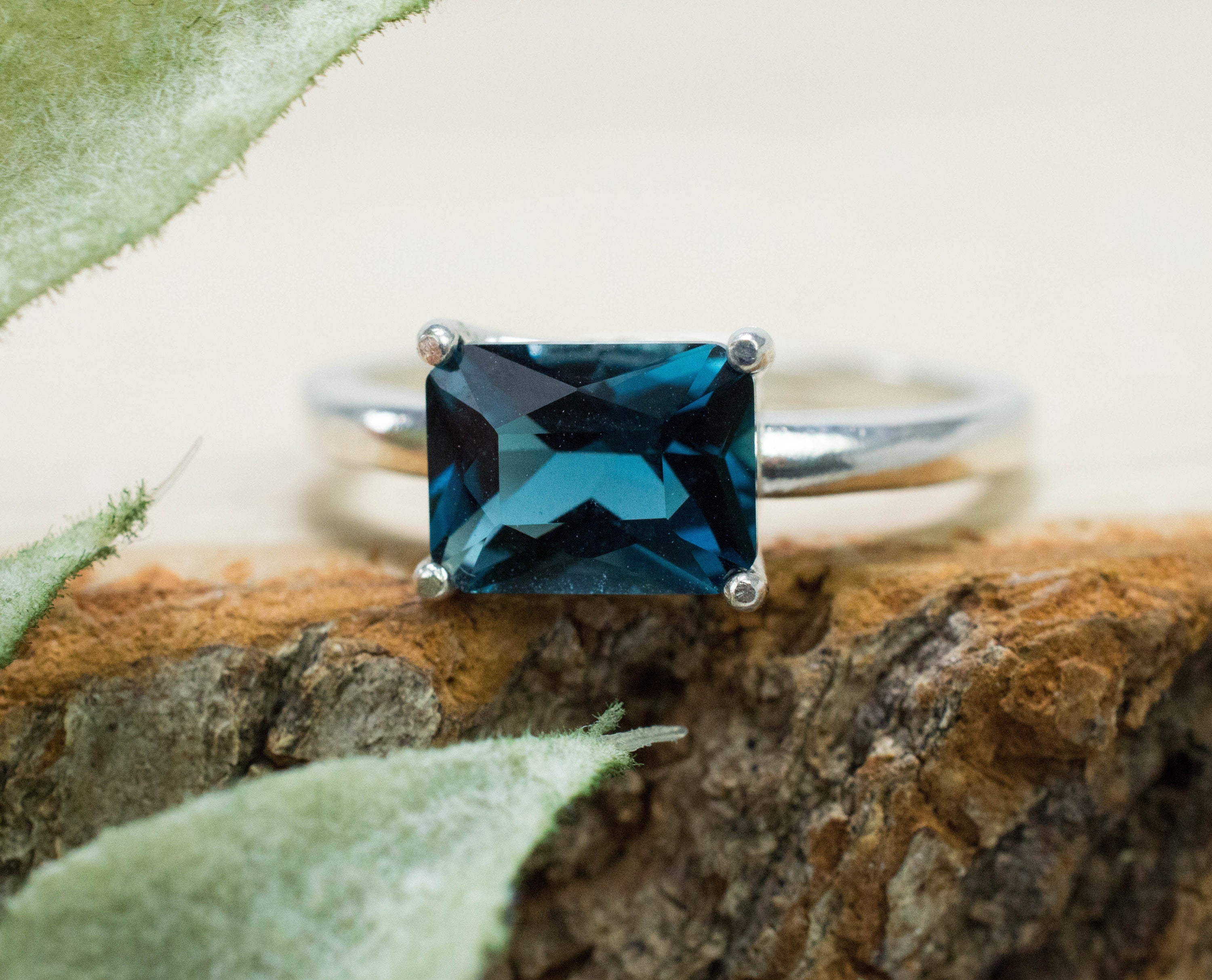 London Blue Topaz Ring, Genuine Brazil Topaz; 1.865cts