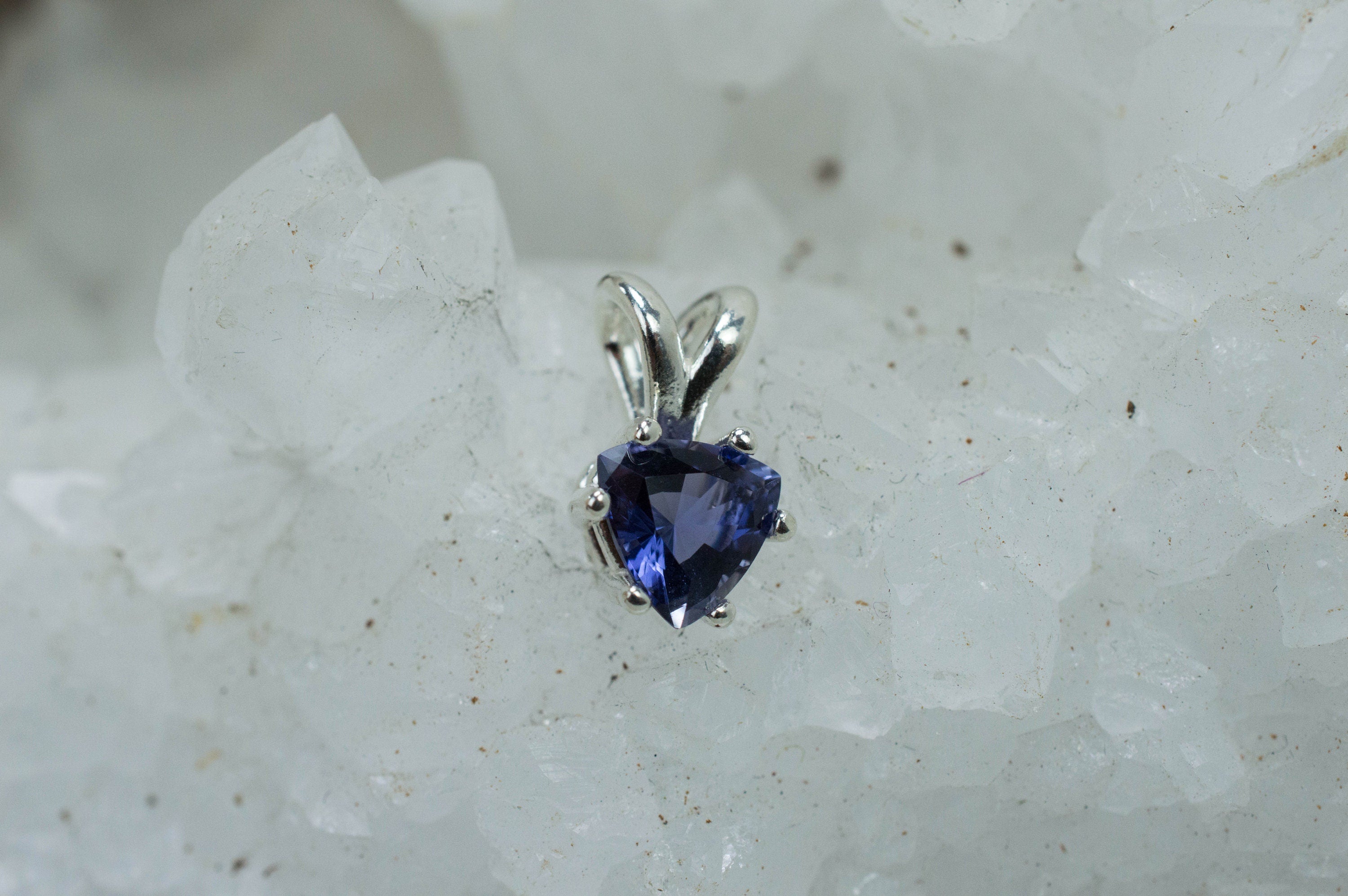 Iolite Pendant; Genuine Untreated Tanzania Iolite; 0.700cts