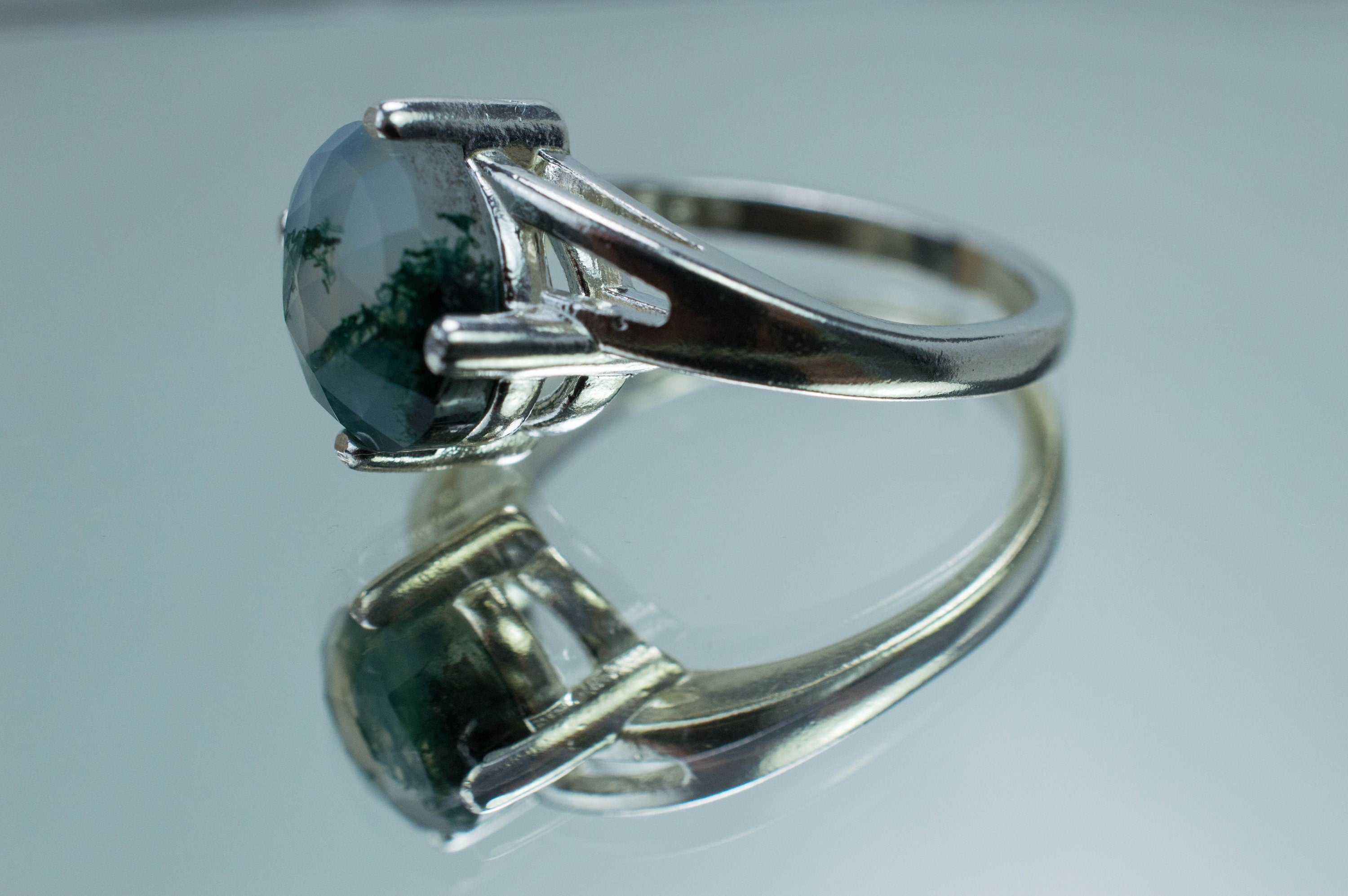 Green Moss Agate Ring; Natural Untreated India Moss Agate; 2.810cts