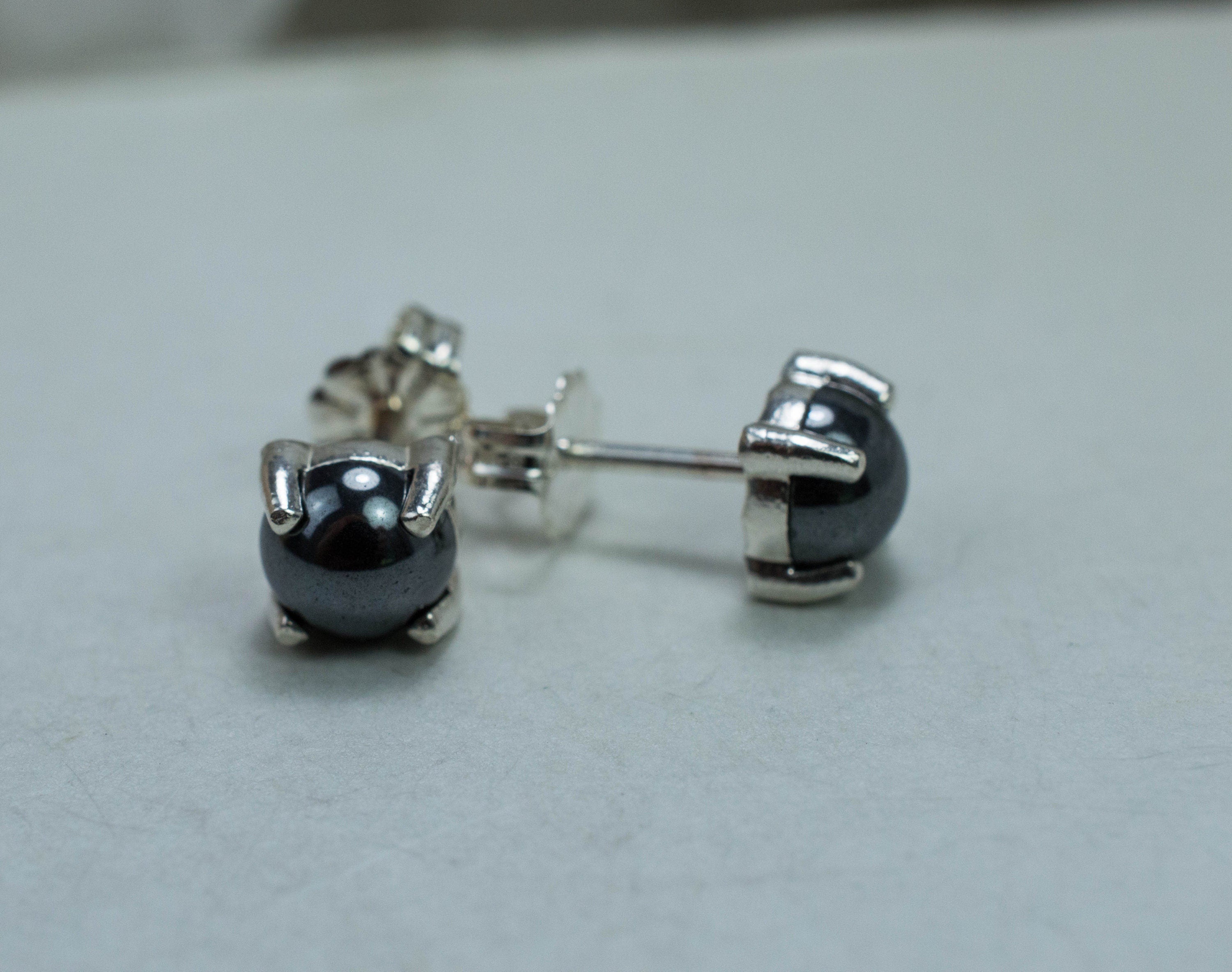 Hematite Earrings; Natural Untreated South Africa Hematite; 2.800cts