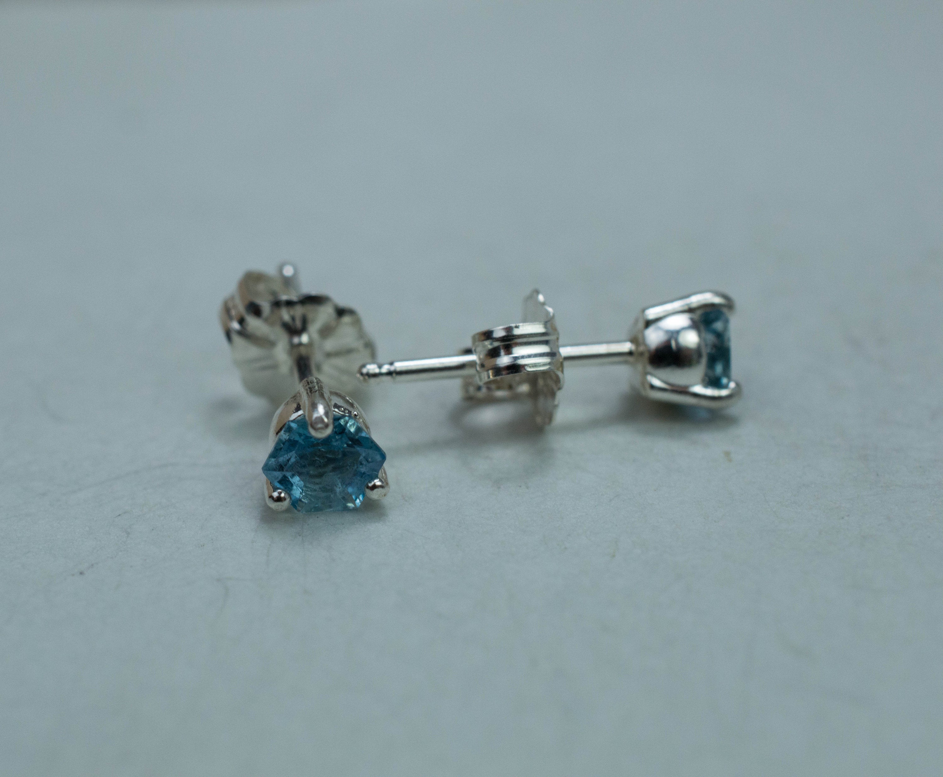 Aquamarine Earrings; Genuine Untreated Mozambique Aquamarine; 0.420cts