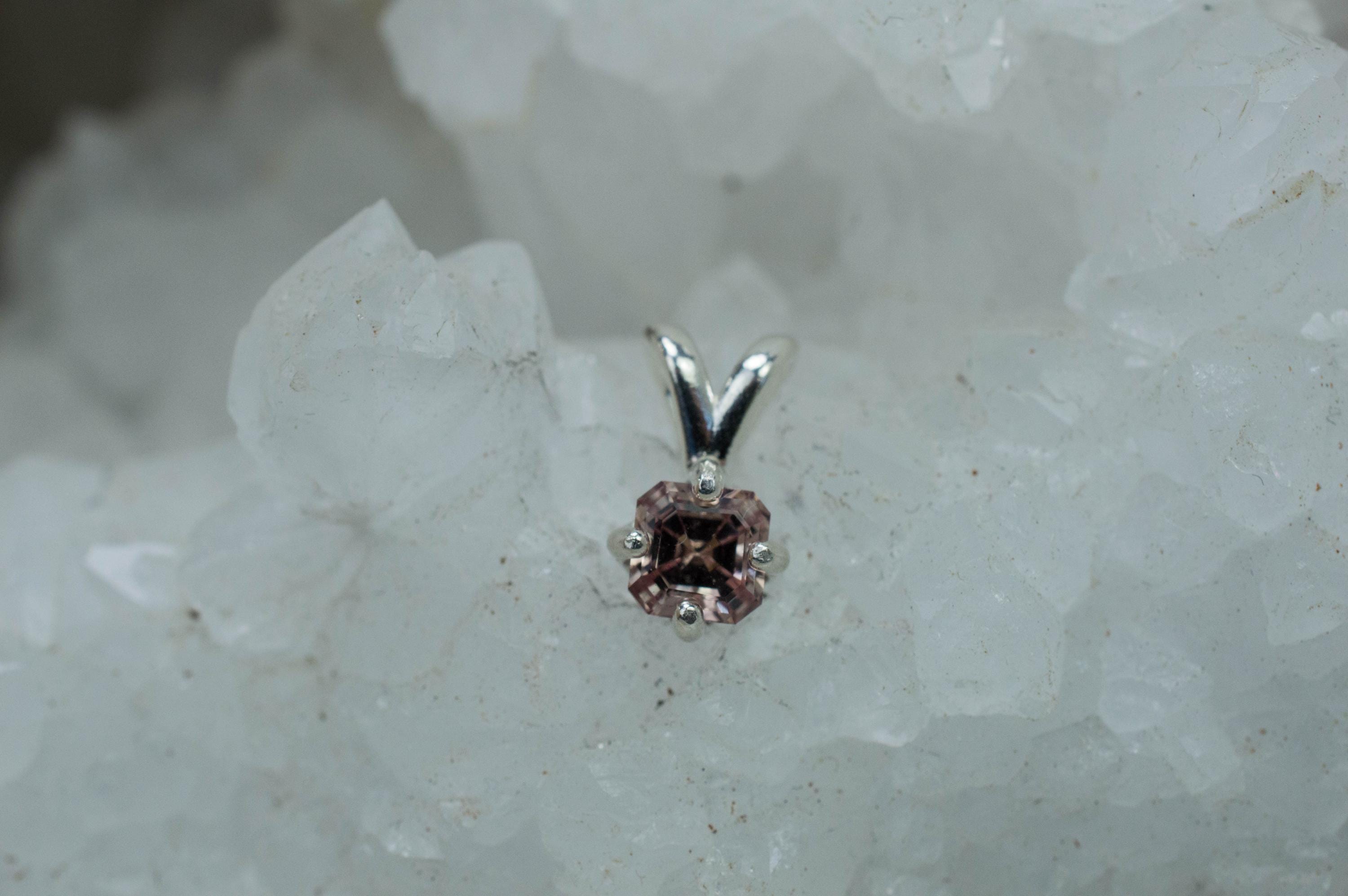 Dragon Garnet Pendant; Natural Untreated Tanzania Fluorescent Garnet; 0.970cts