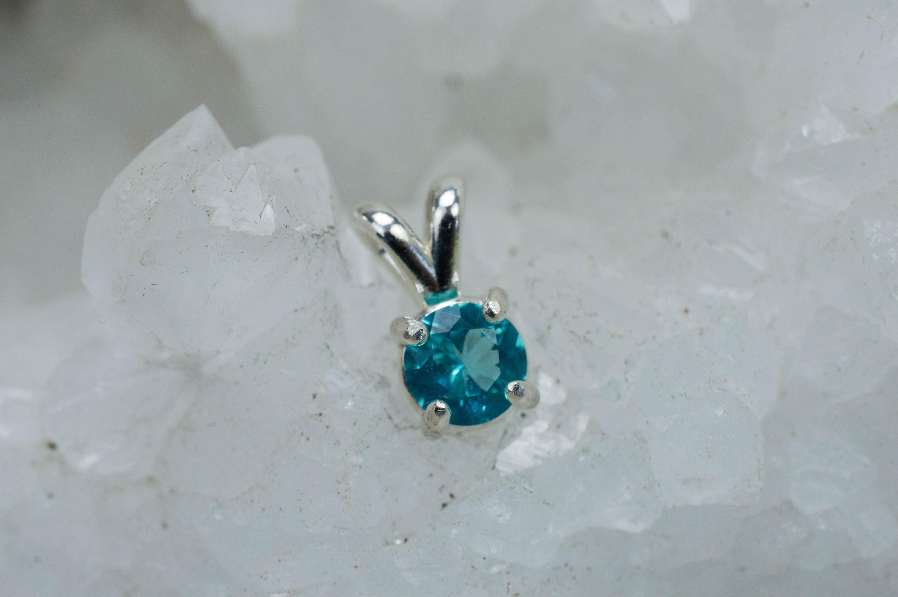 Blue Apatite Pendant; Natural Untreated Brazil Apatite; 0.700cts