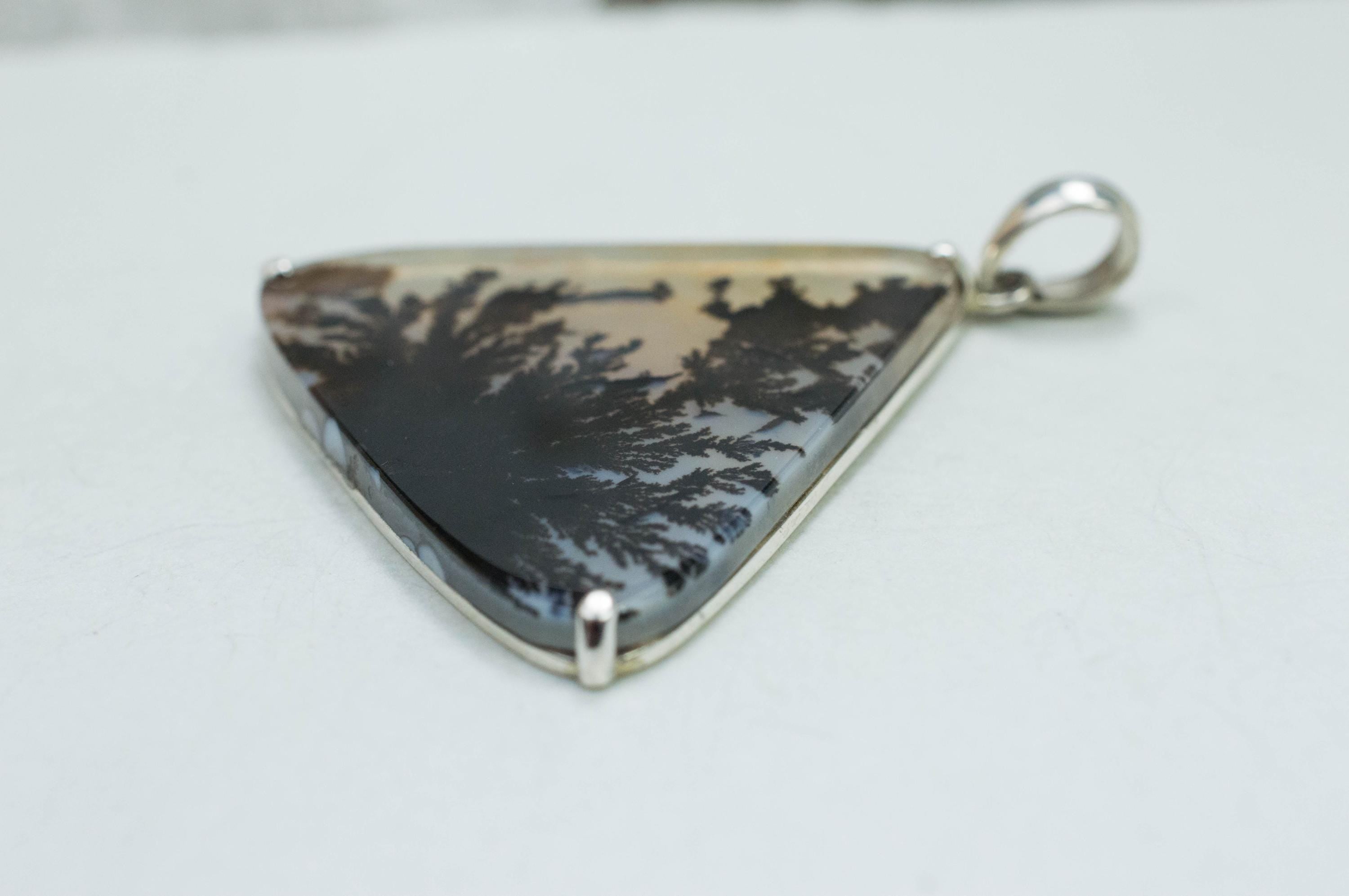 Dendritic Agate Pendant; Natural Untreated India Shajar Agate; 30mm