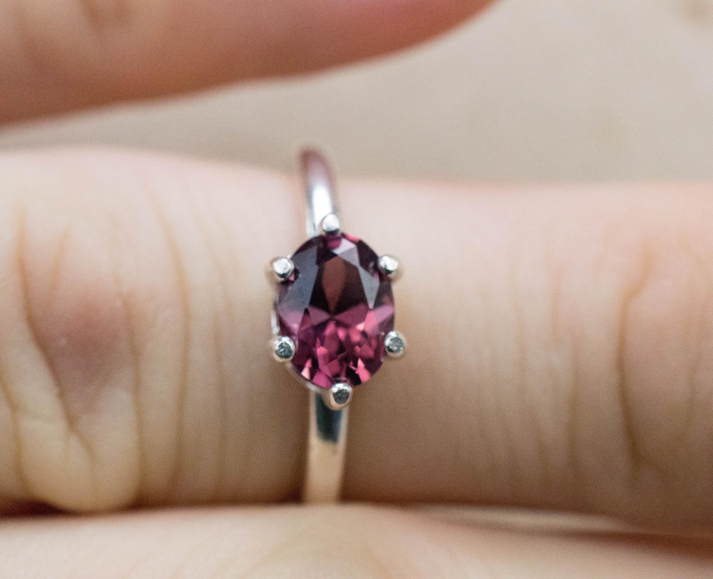 Rhodolite Garnet Ring; Natural Untreated Tanzanian Garnet; 1.360cts