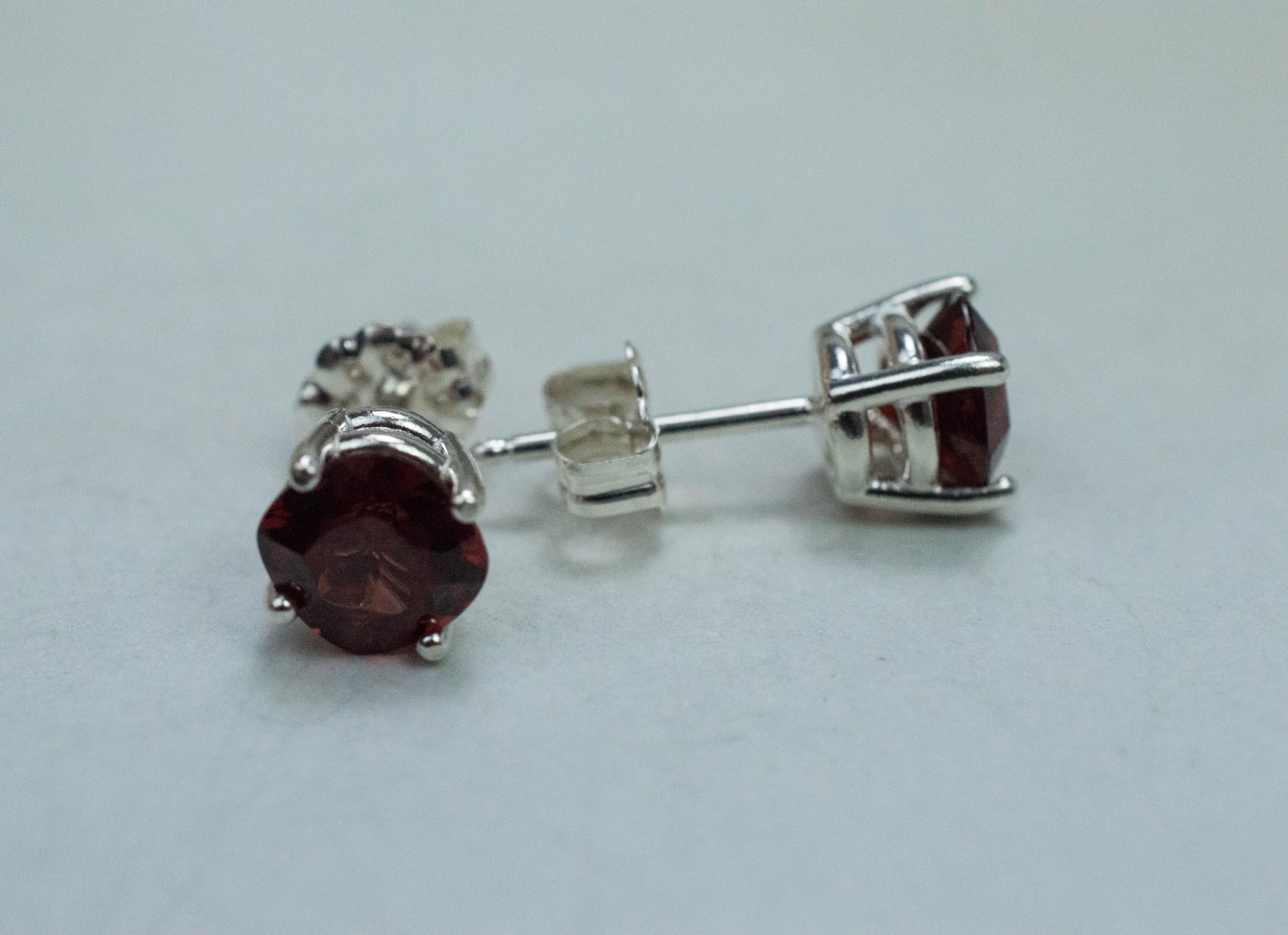 Pyrope Garnet Earrings; Genuine Untreated Madagascar Garnet; 2.320cts