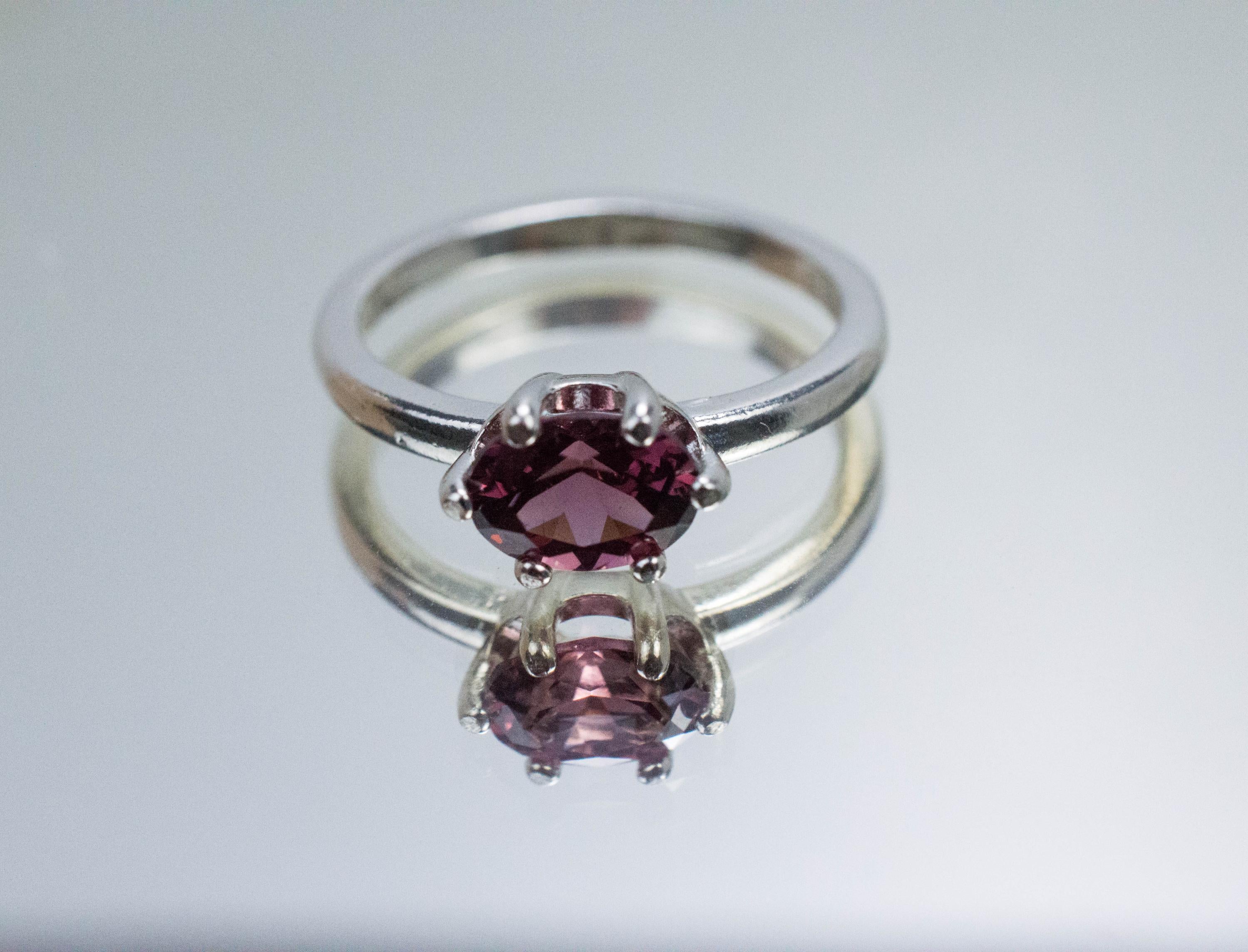 Rhodolite Garnet Ring; Natural Untreated Tanzanian Garnet; 1.360cts