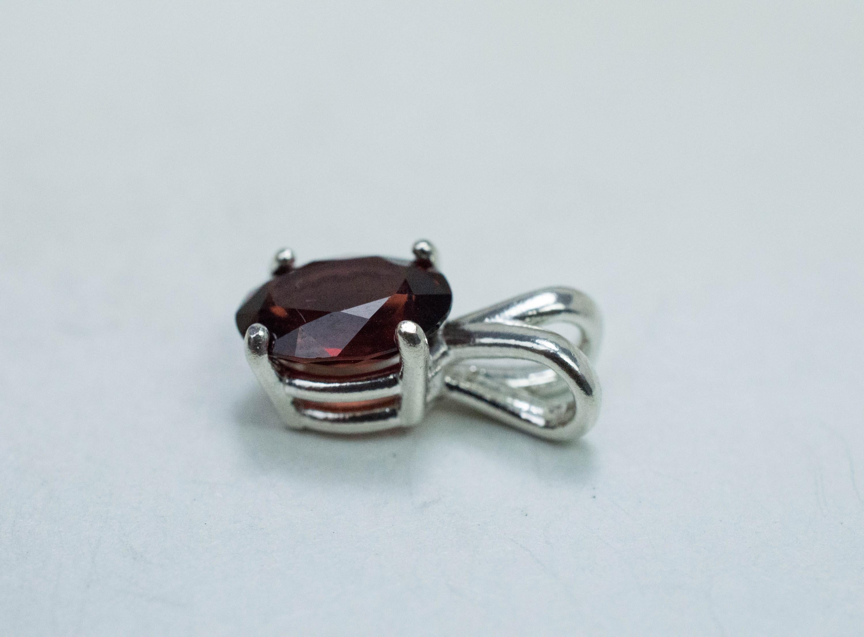 Pyrope Garnet Pendant; Natural Untreated Madagascan Garnet; 2.105cts