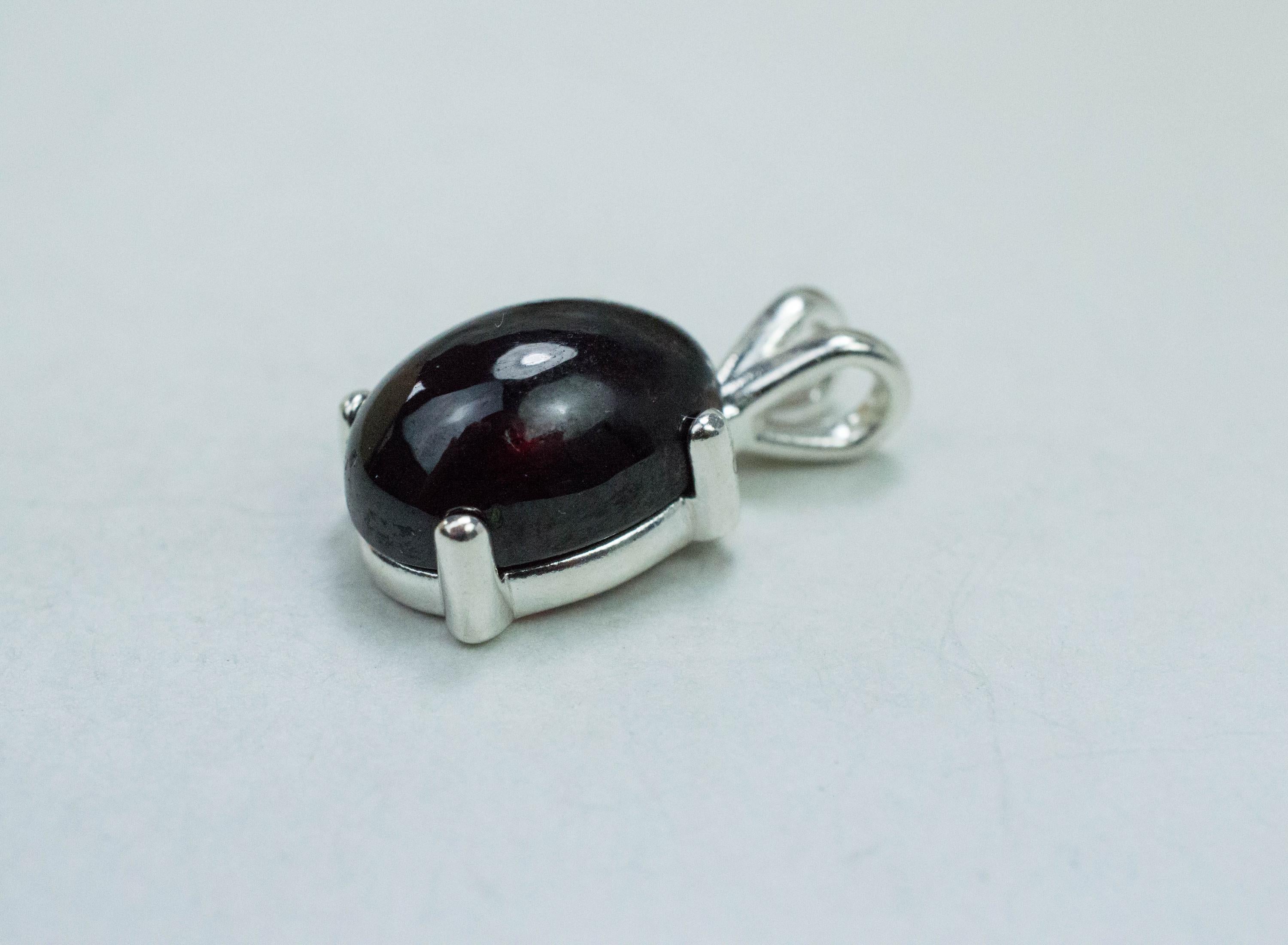 Pyrope Garnet Pendant; Natural Untreated Madagascan Garnet; 10.400cts